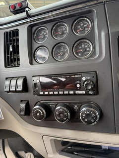 2023 PETERBILT 567 - Image 19