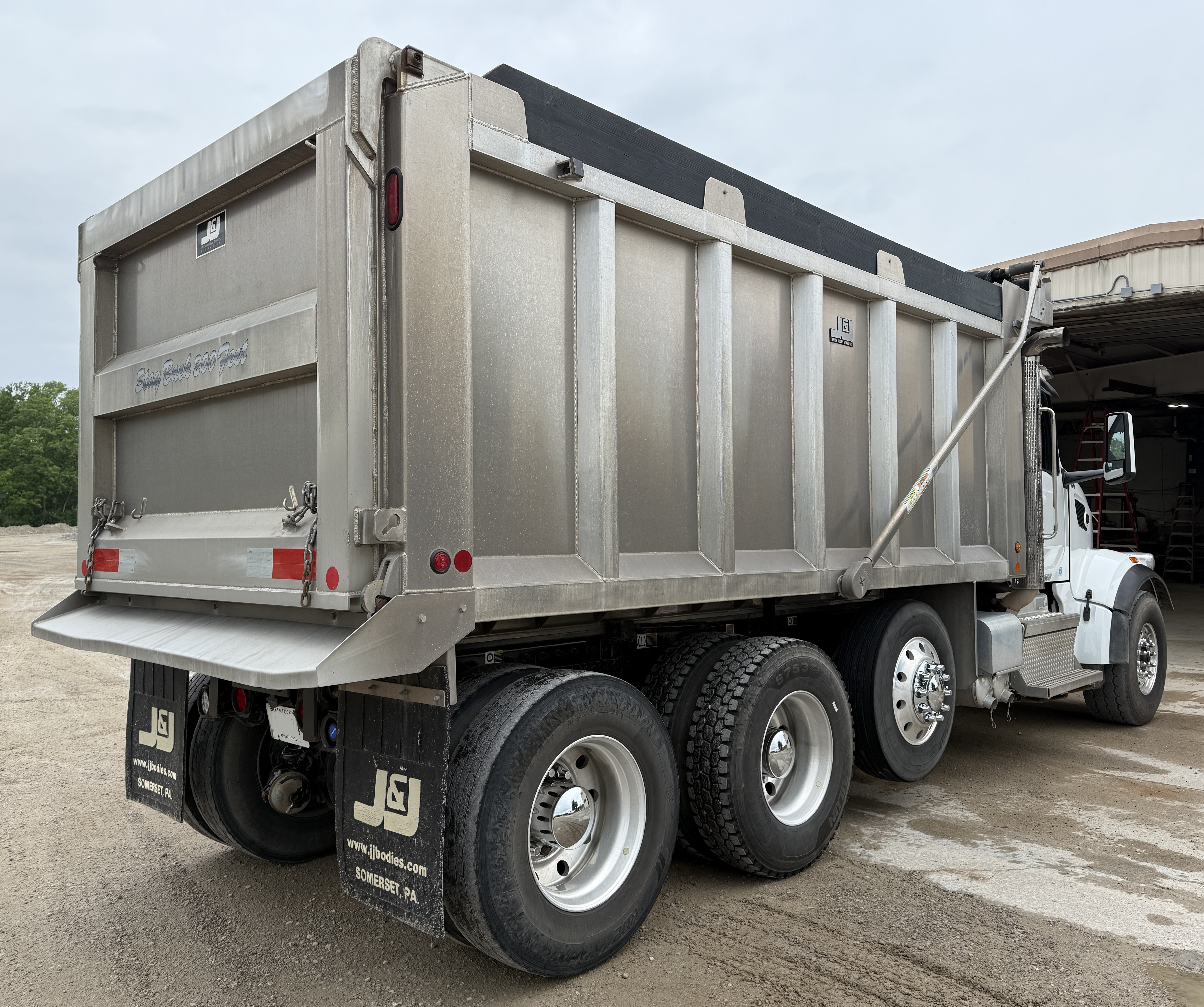 2023 PETERBILT 567 - Image 5