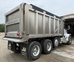 2023 PETERBILT 567 - Image 5