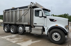 2023 PETERBILT 567 - Image 2