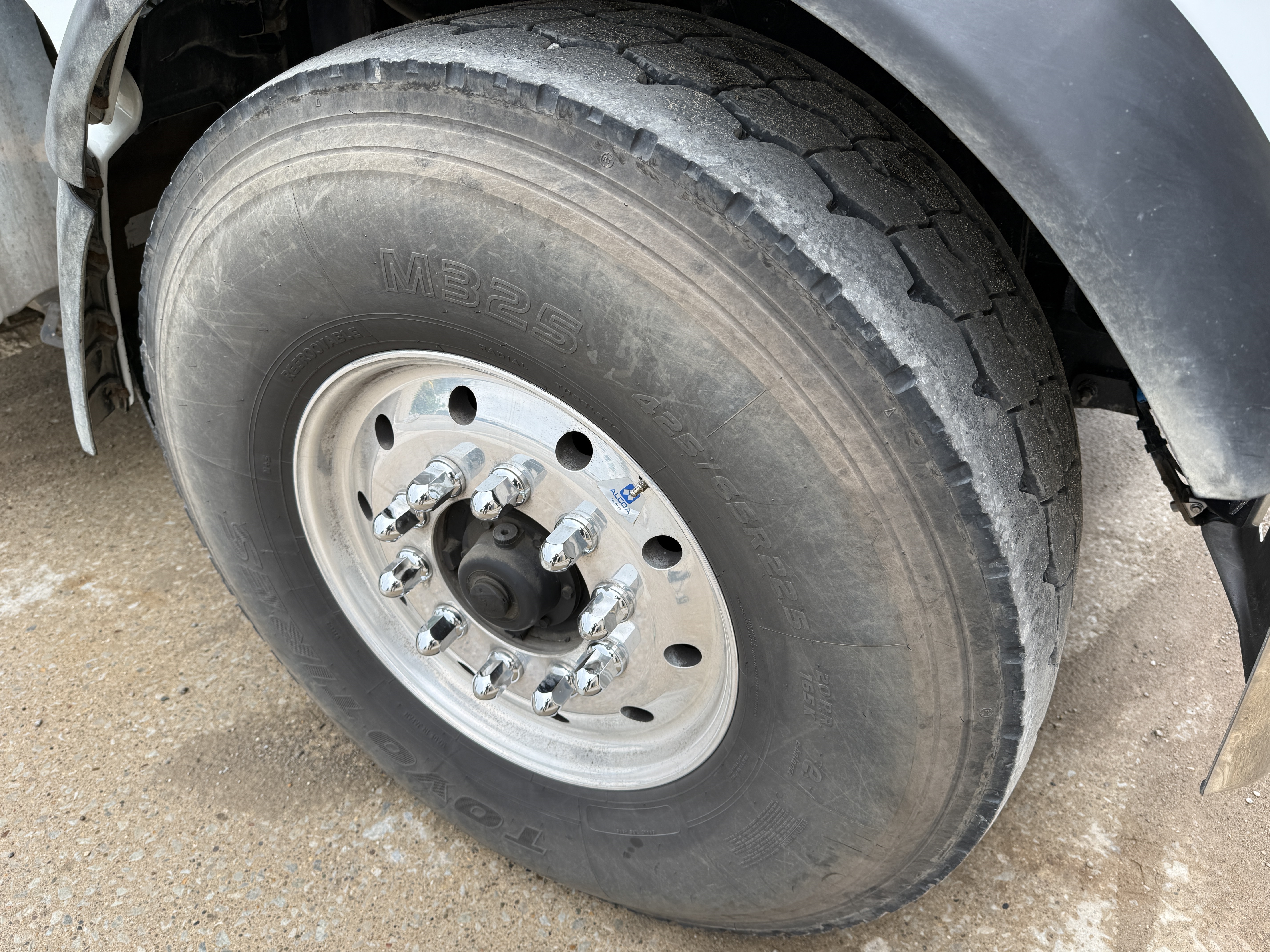 2023 PETERBILT 567 - Image 23