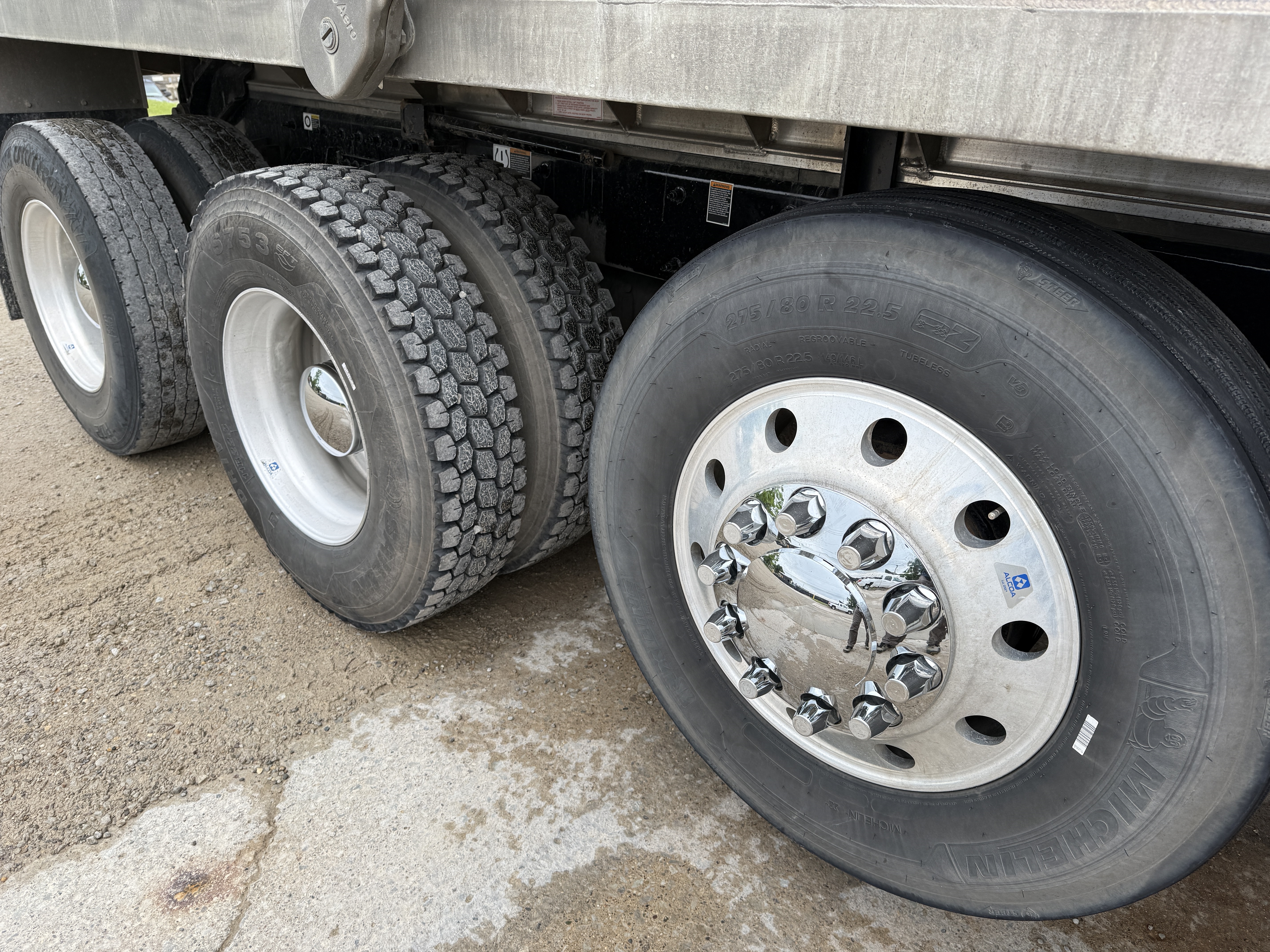 2023 PETERBILT 567 - Image 24