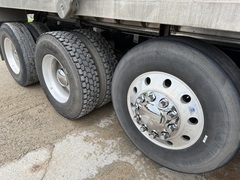 2023 PETERBILT 567 - Image 24