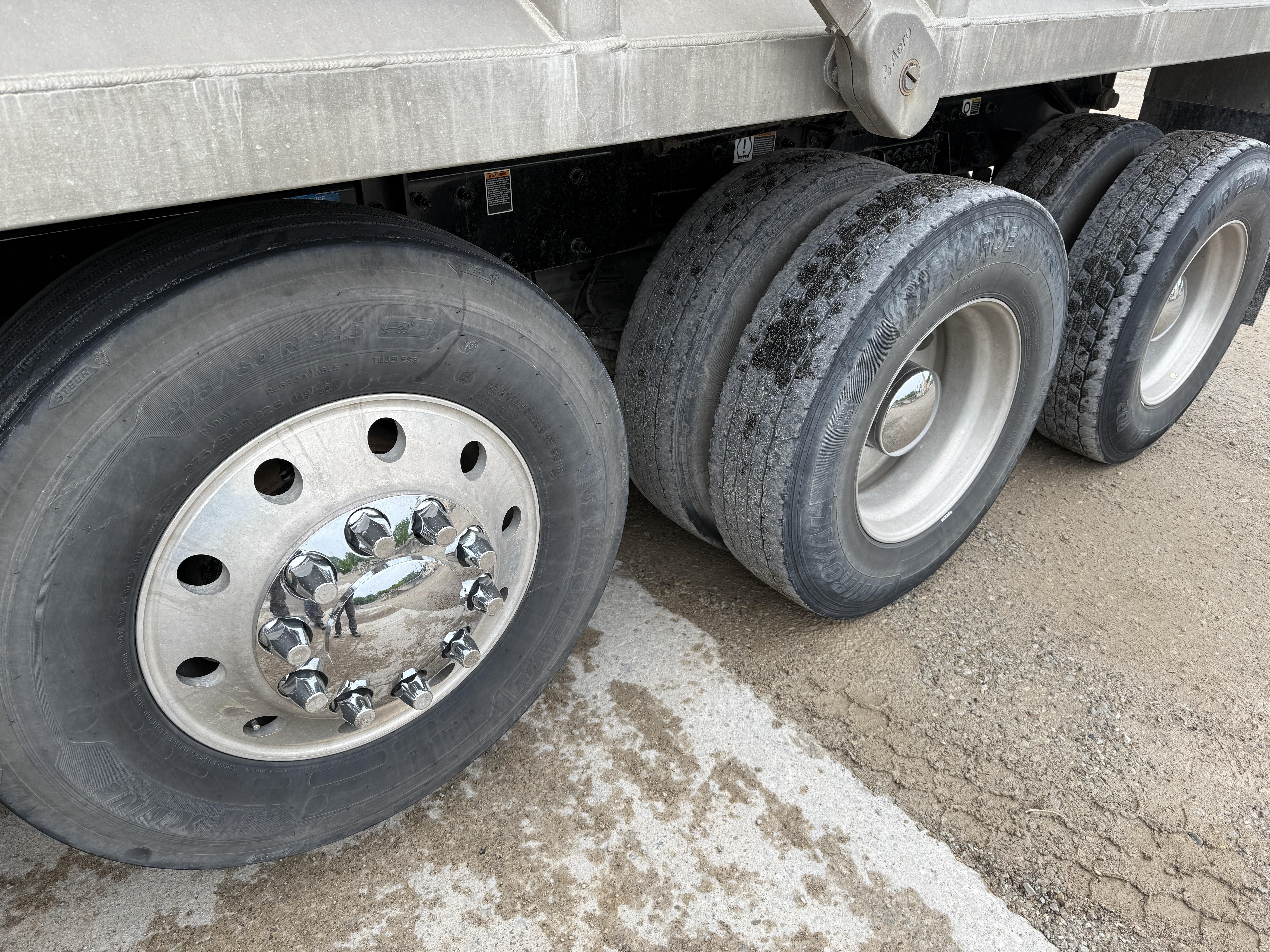 2023 PETERBILT 567 - Image 25