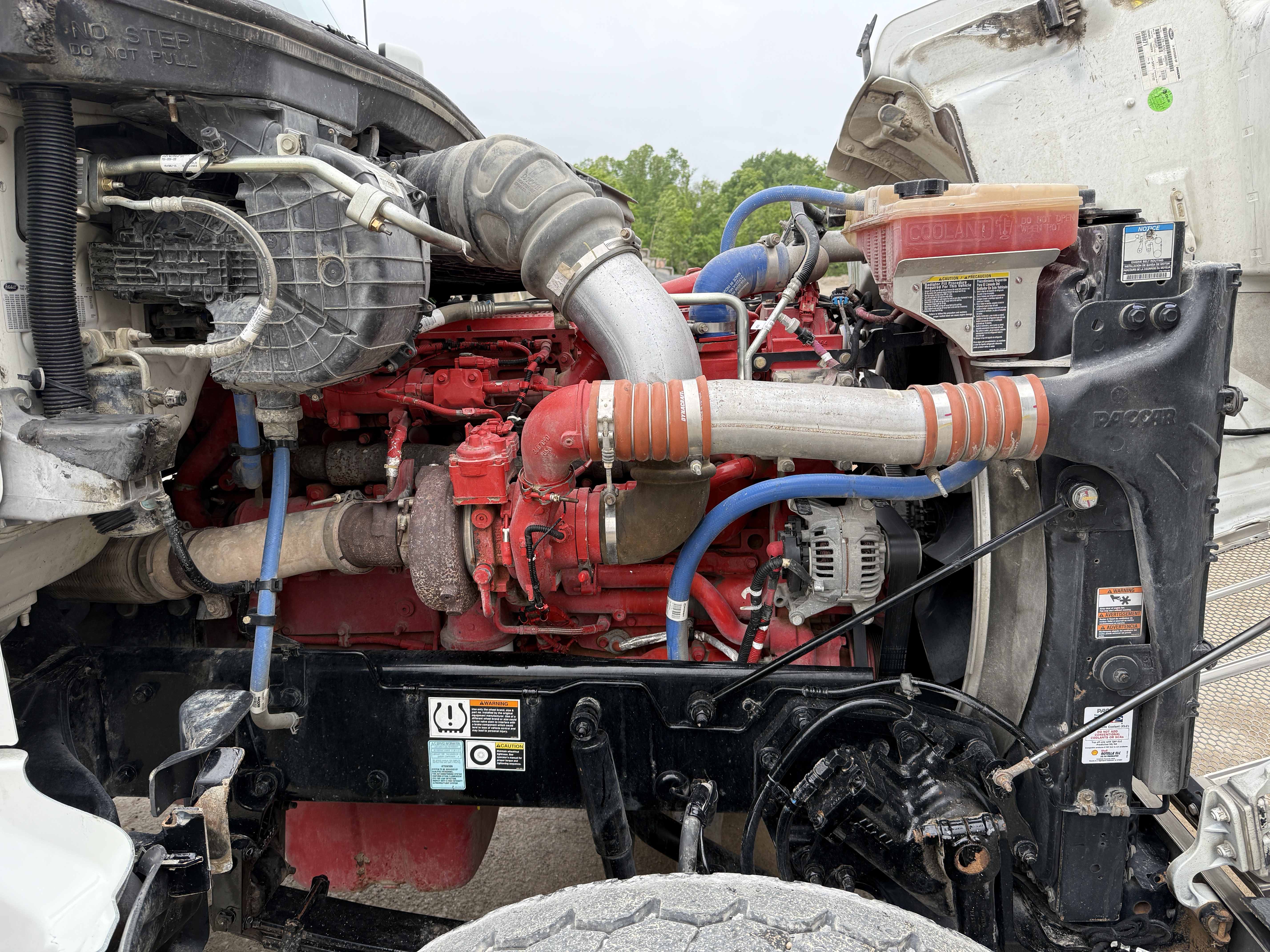 2023 PETERBILT 567 - Image 32