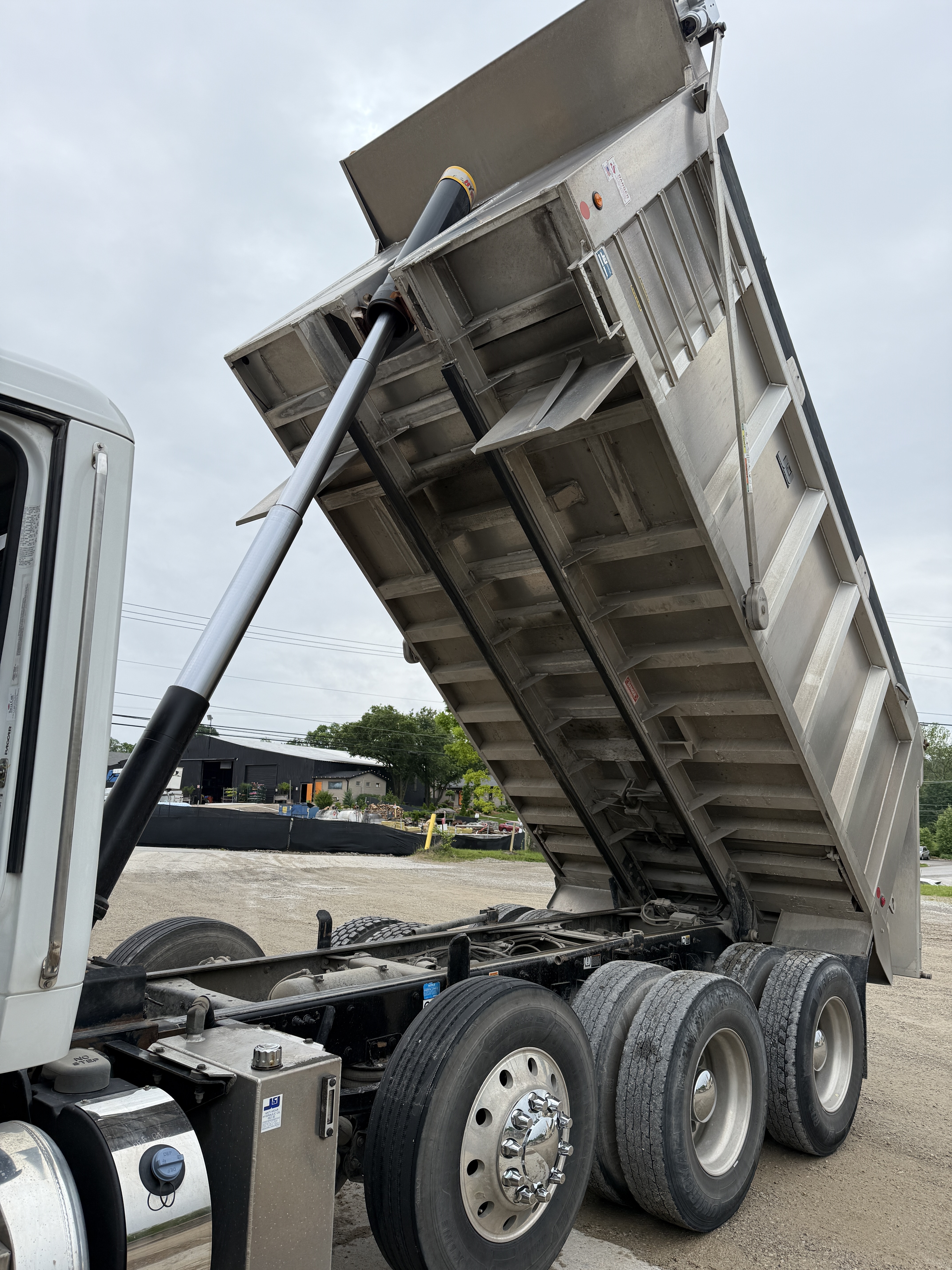 2023 PETERBILT 567 - Image 36