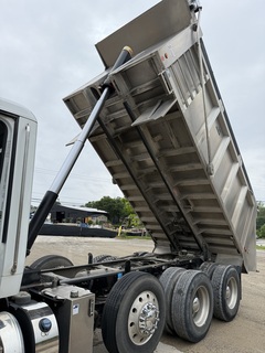 2023 PETERBILT 567 - Image 36