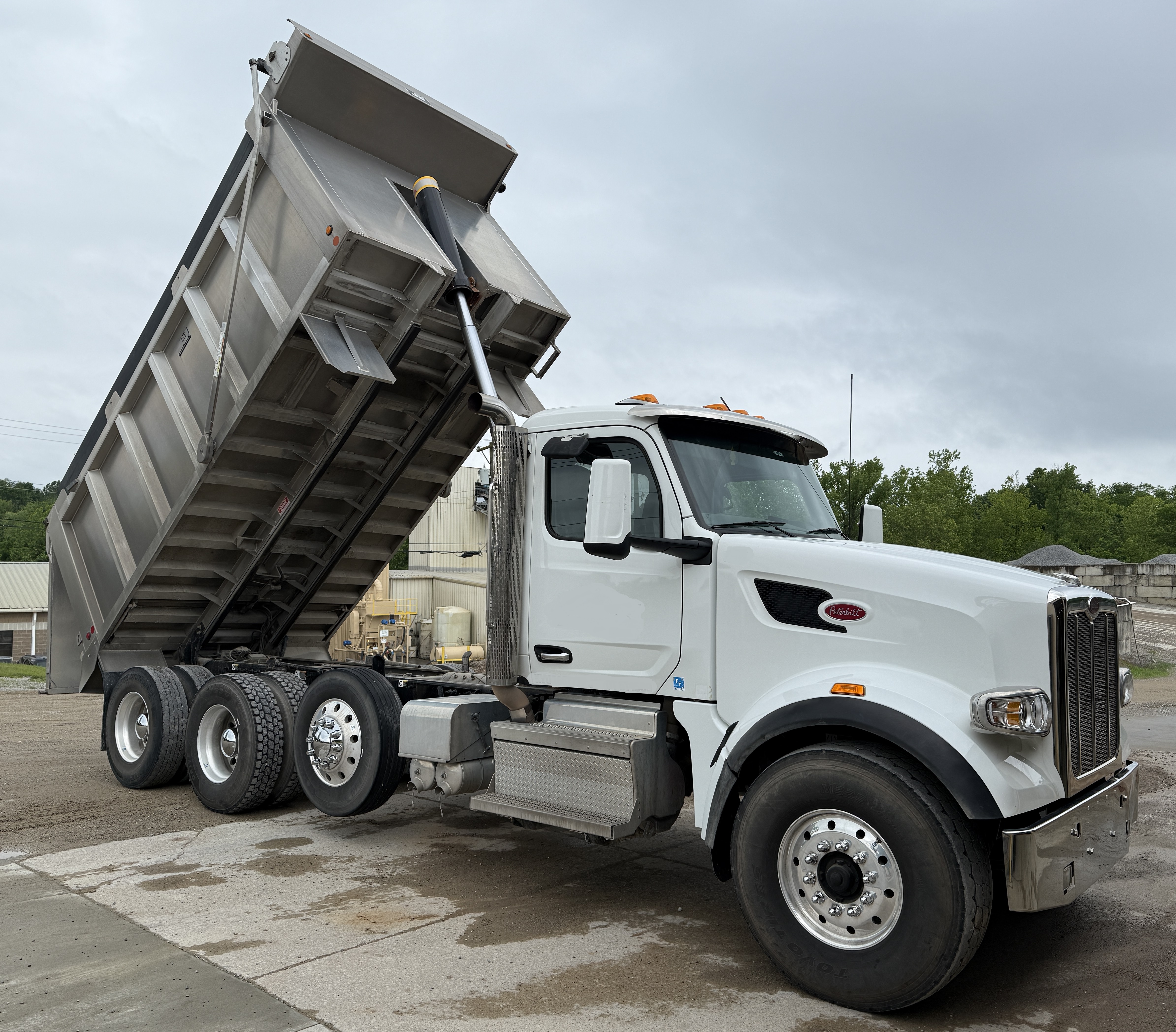 2023 PETERBILT 567 - Image 43