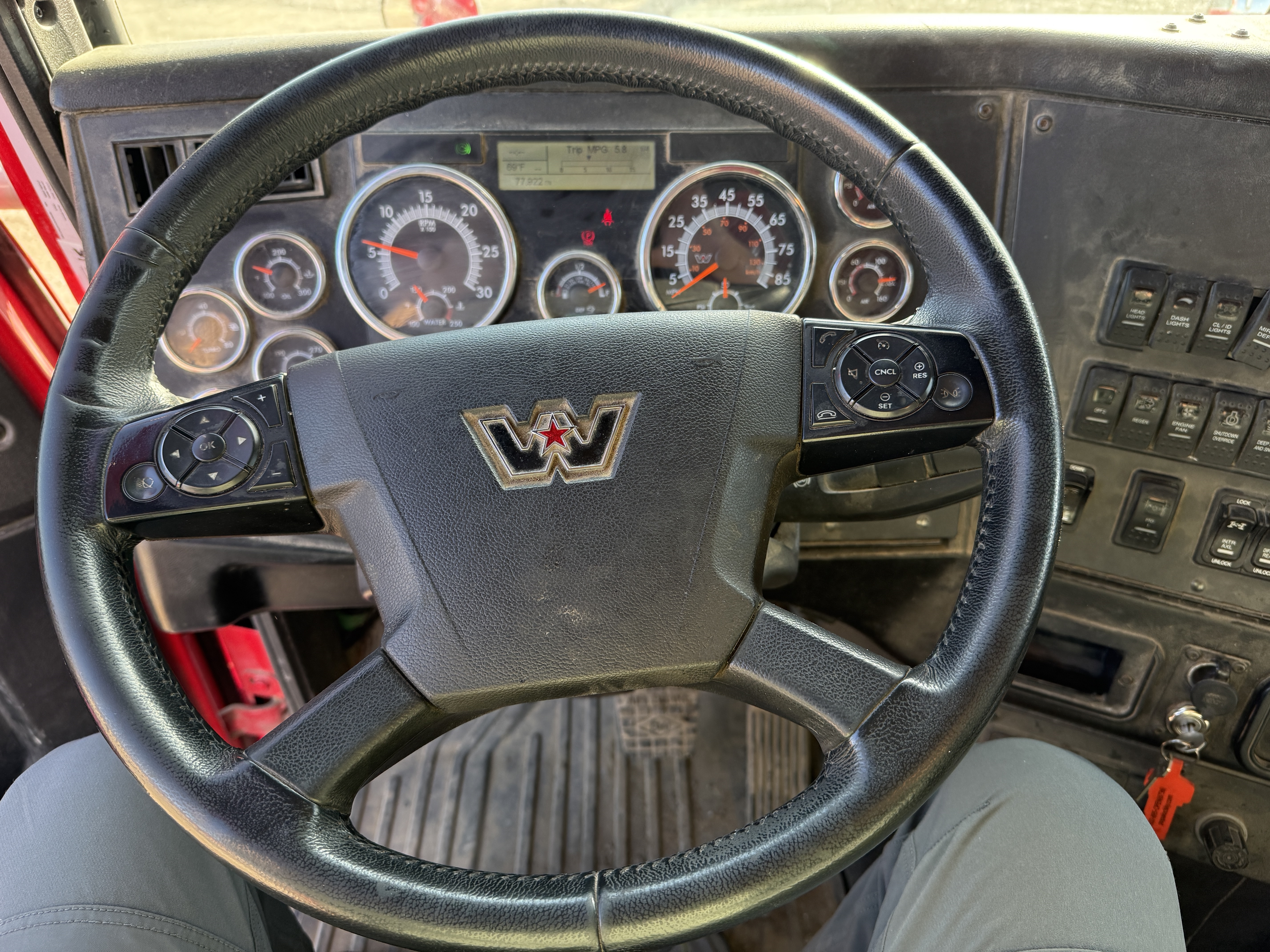 2023 WESTERN STAR 4700 SB - view 8 of 23