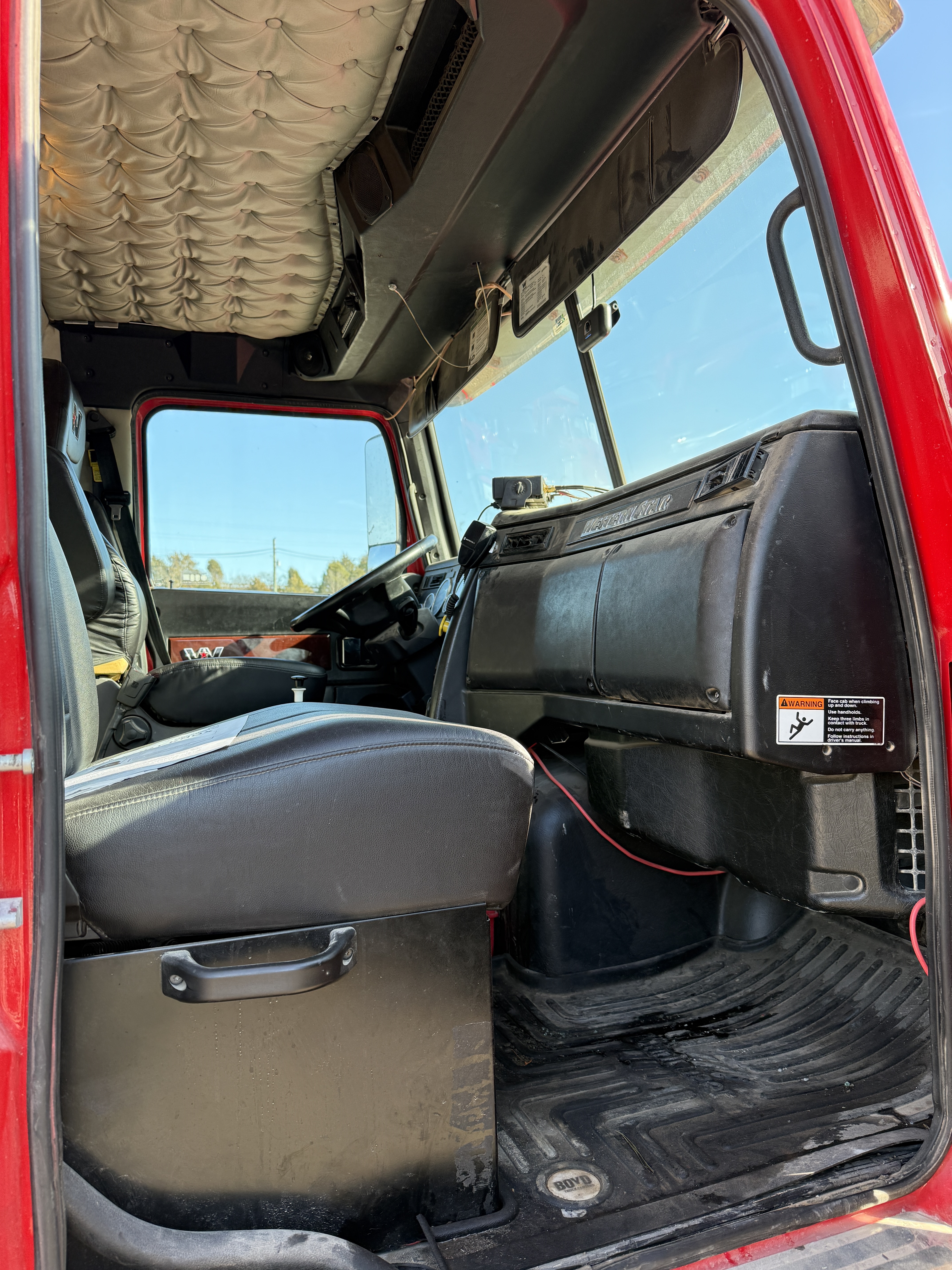 2023 WESTERN STAR 4700 SB - Image 11