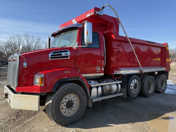 2023 WESTERN STAR 4700 SB