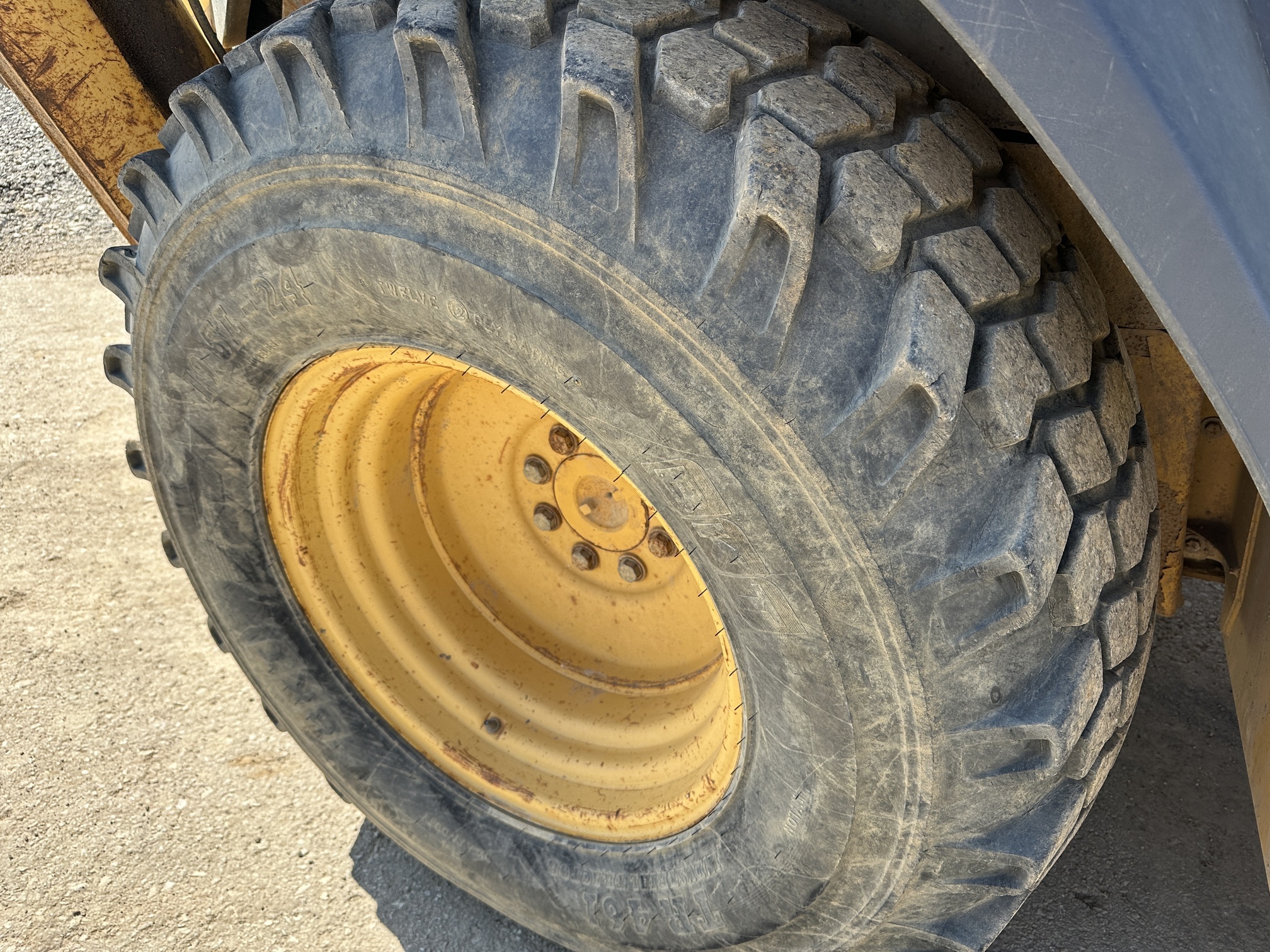 2004 DEERE 310SG - Image 11