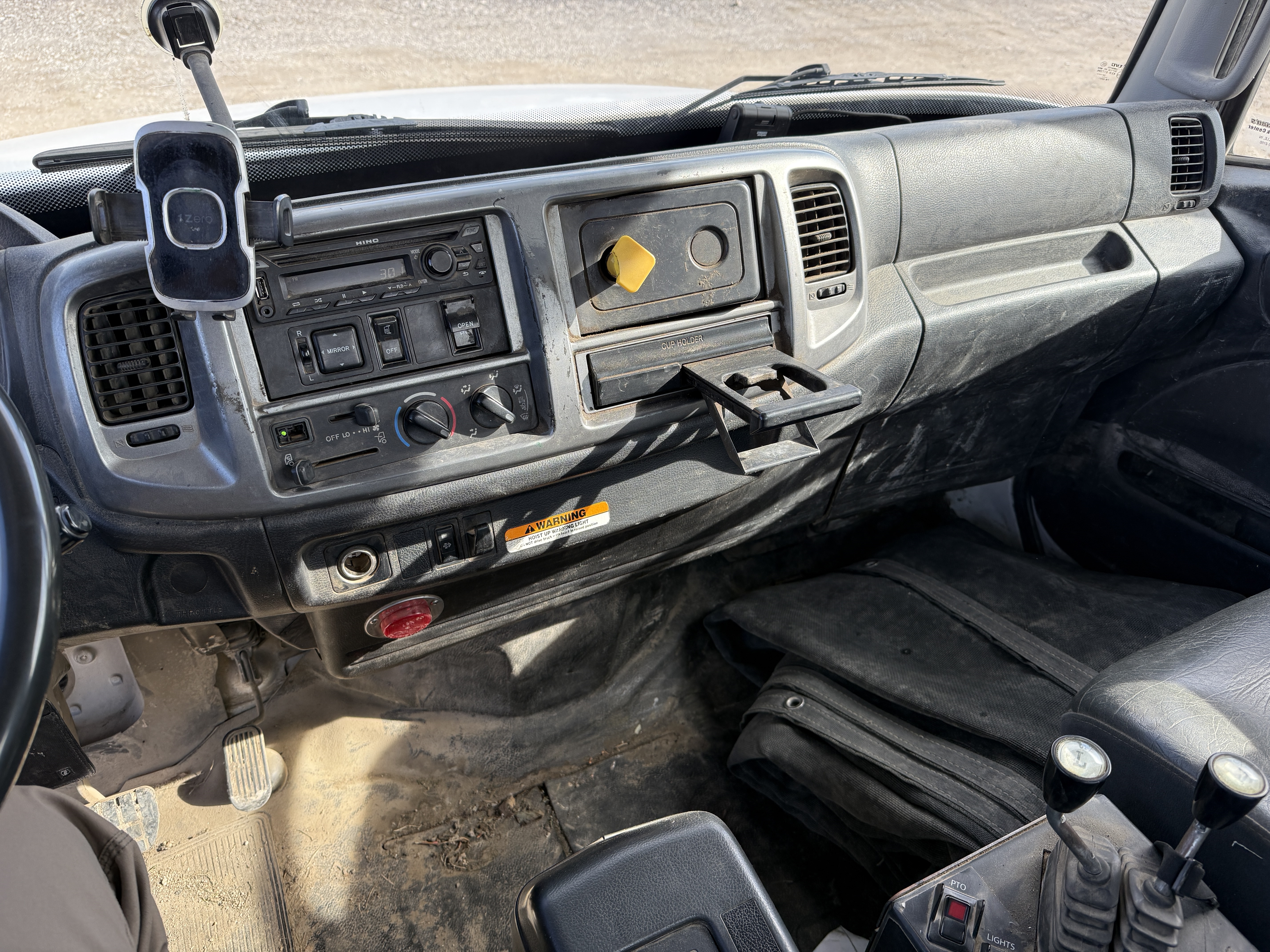 2019 HINO 338 - Image 31