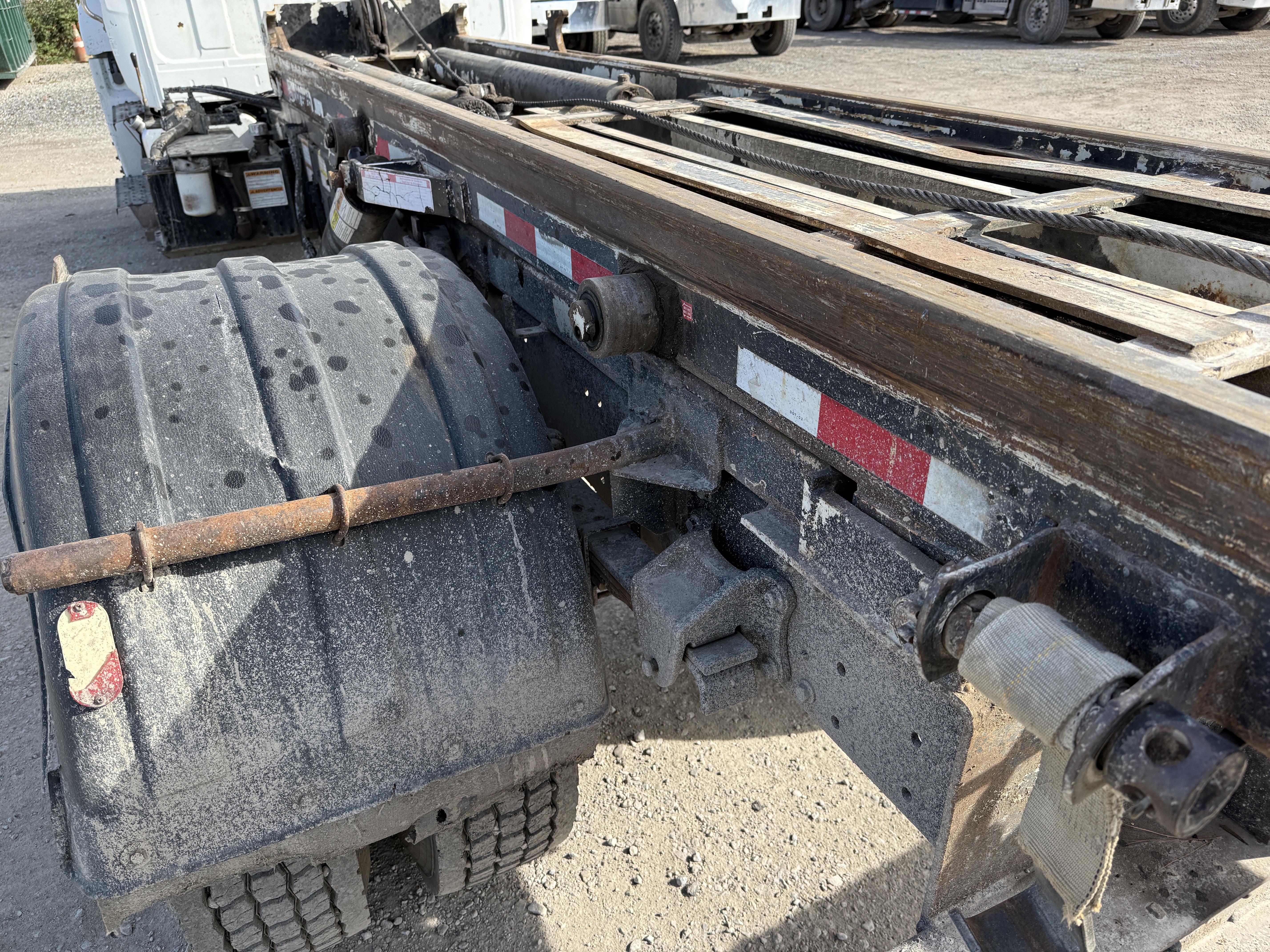 2019 HINO 338 - Image 17