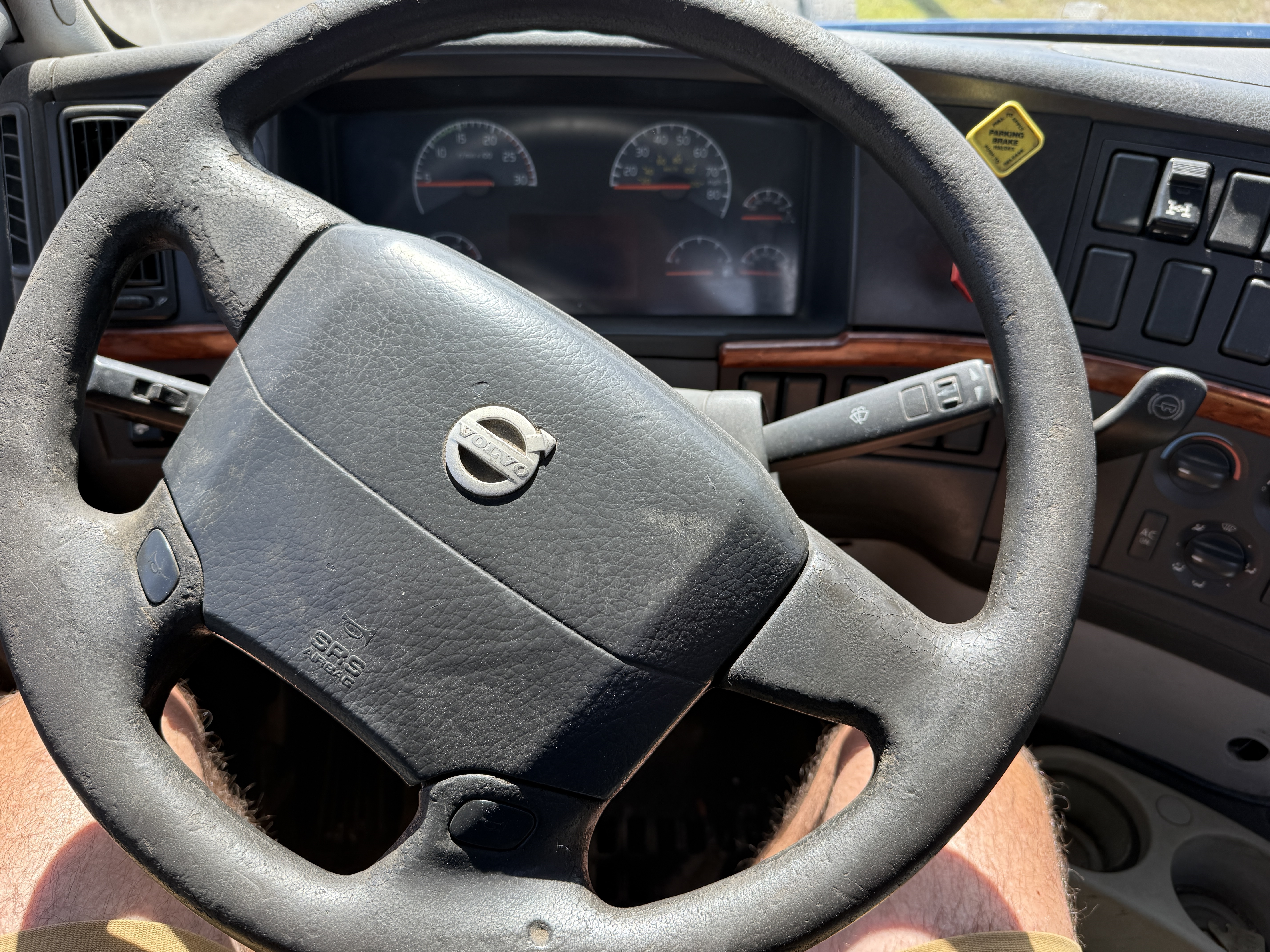 2007 VOLVO VNM64T200 - Image 21