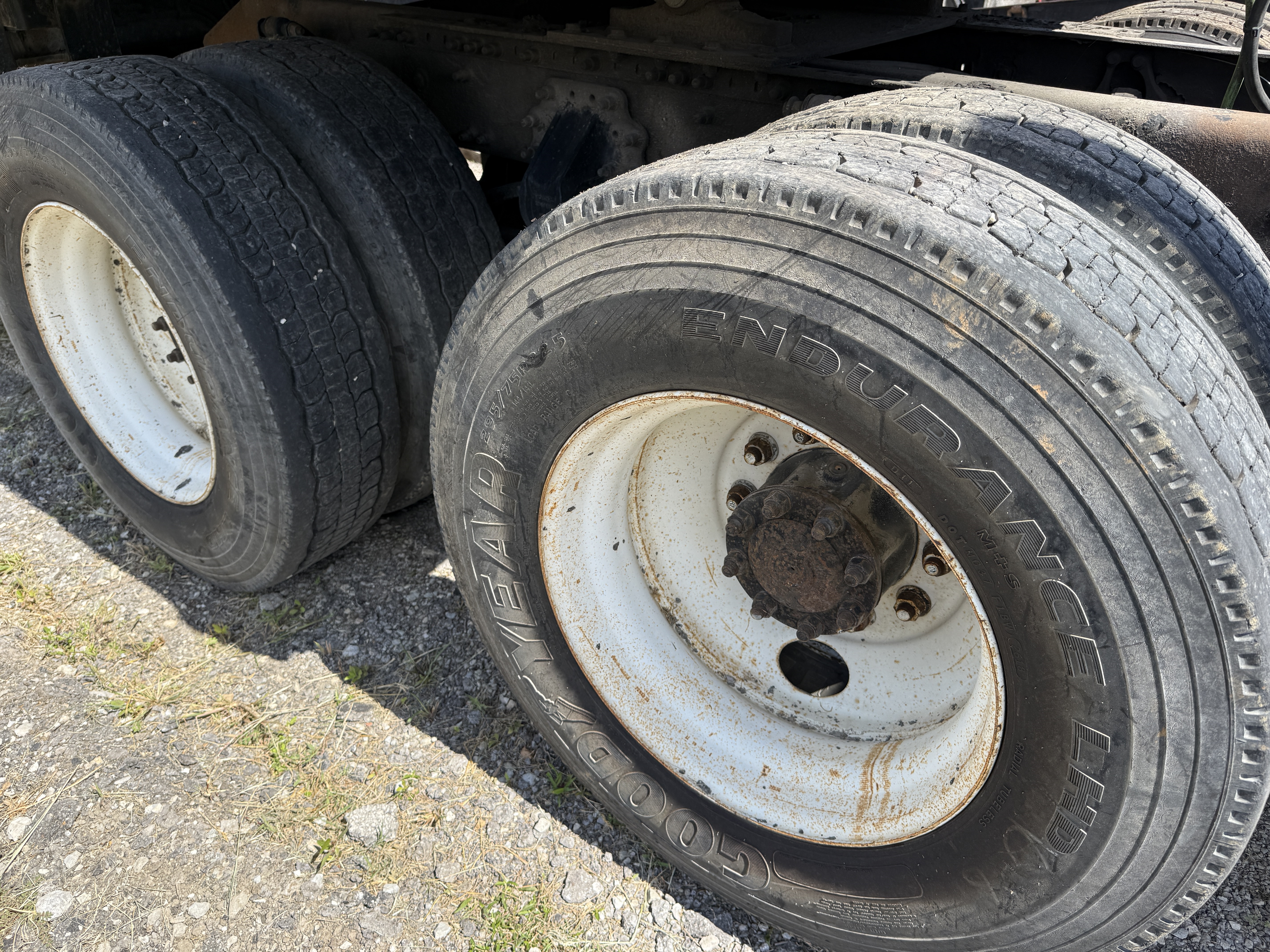 2007 VOLVO VNM64T200 - Image 17