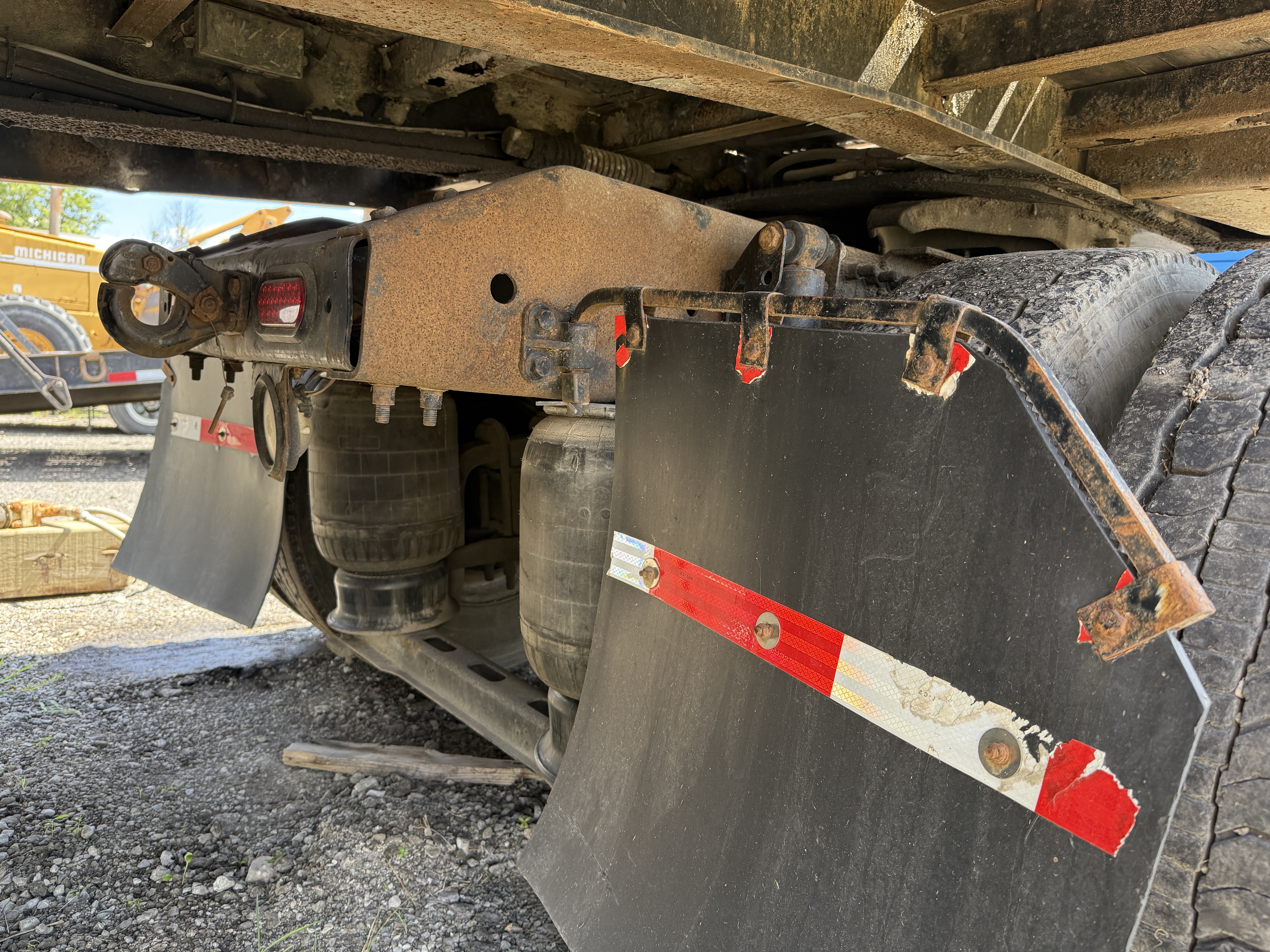 2007 VOLVO VNM64T200 - Image 13