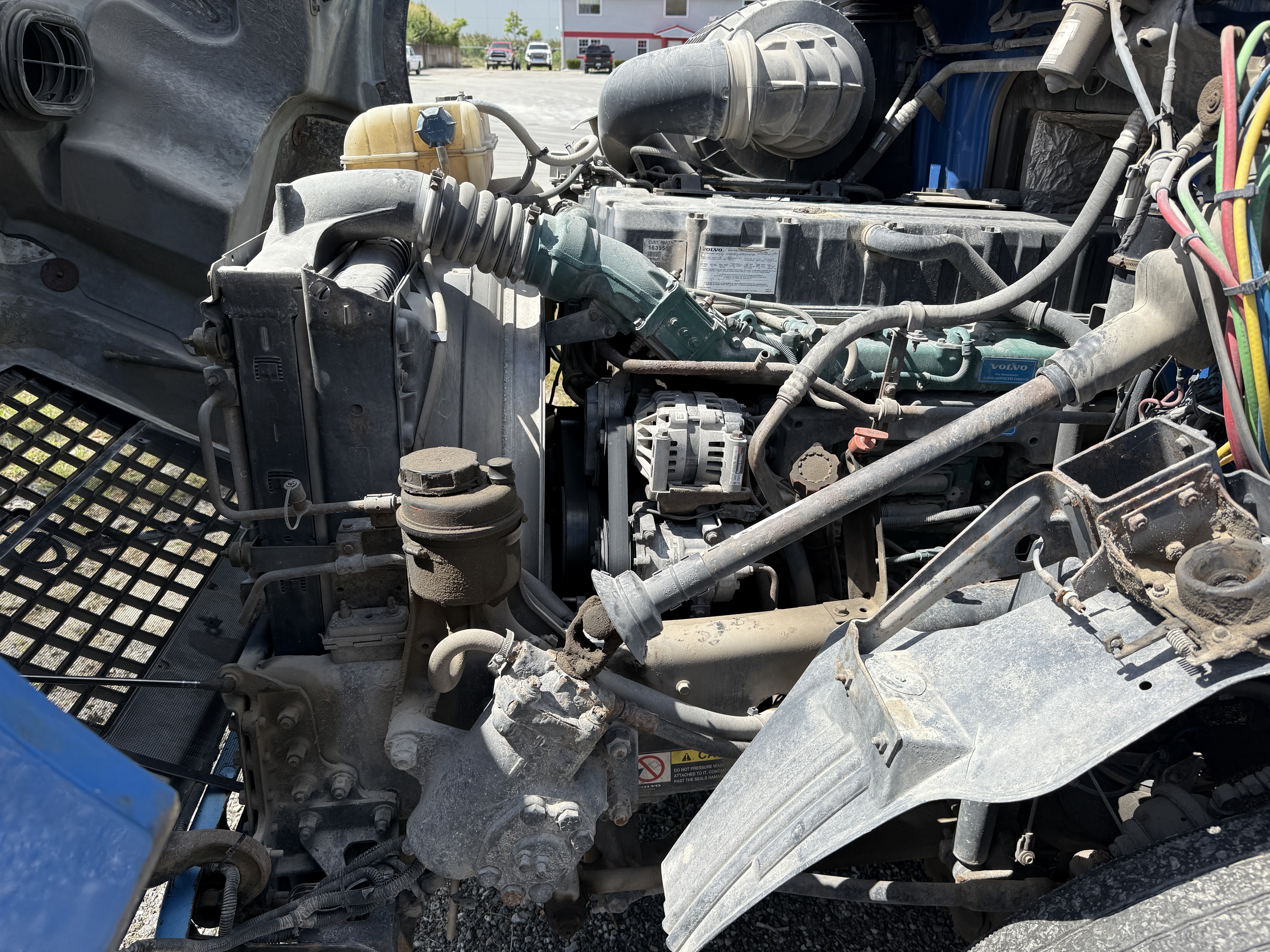 2007 VOLVO VNM64T200 - Image 26