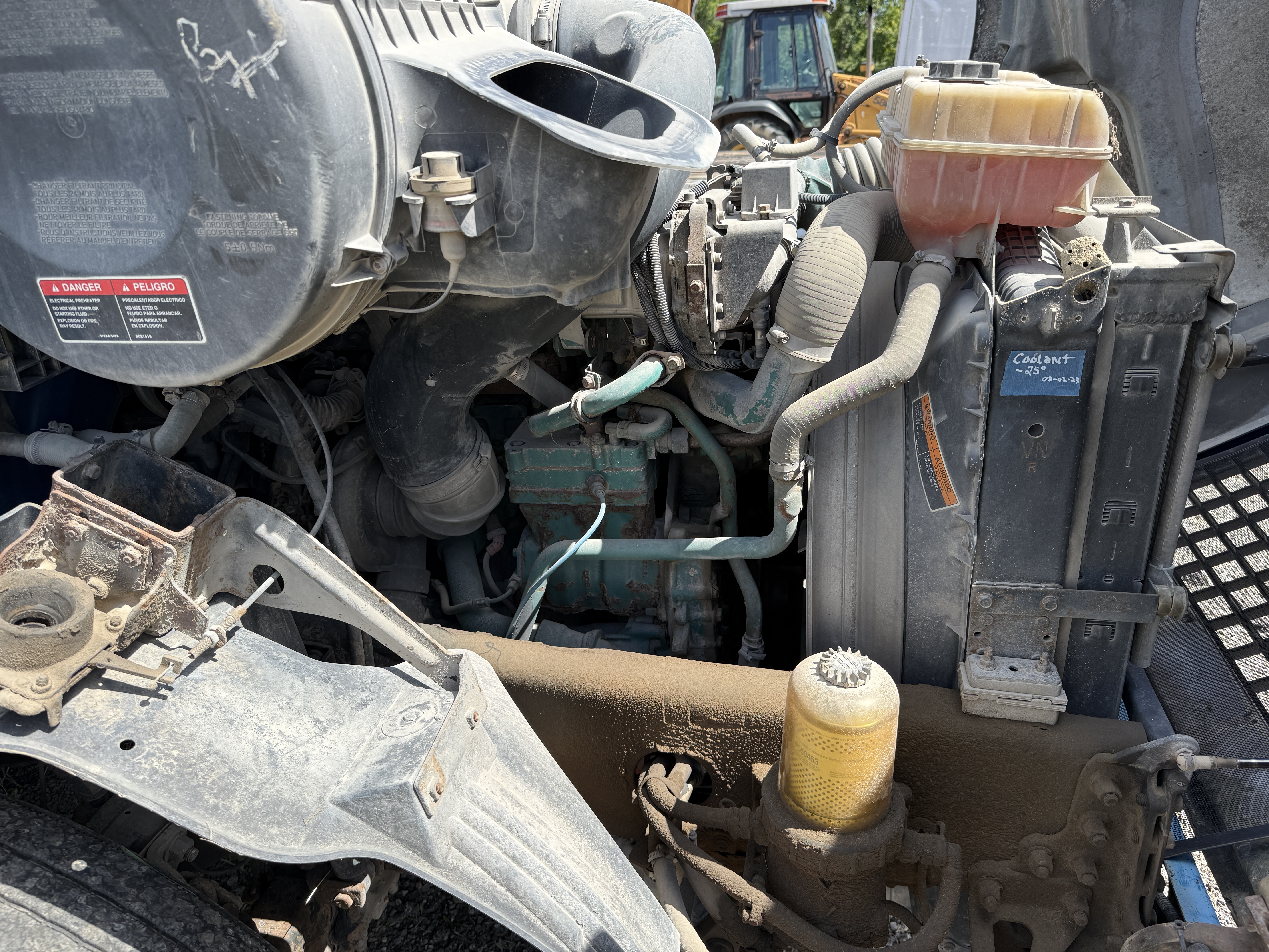 2007 VOLVO VNM64T200 - Image 27