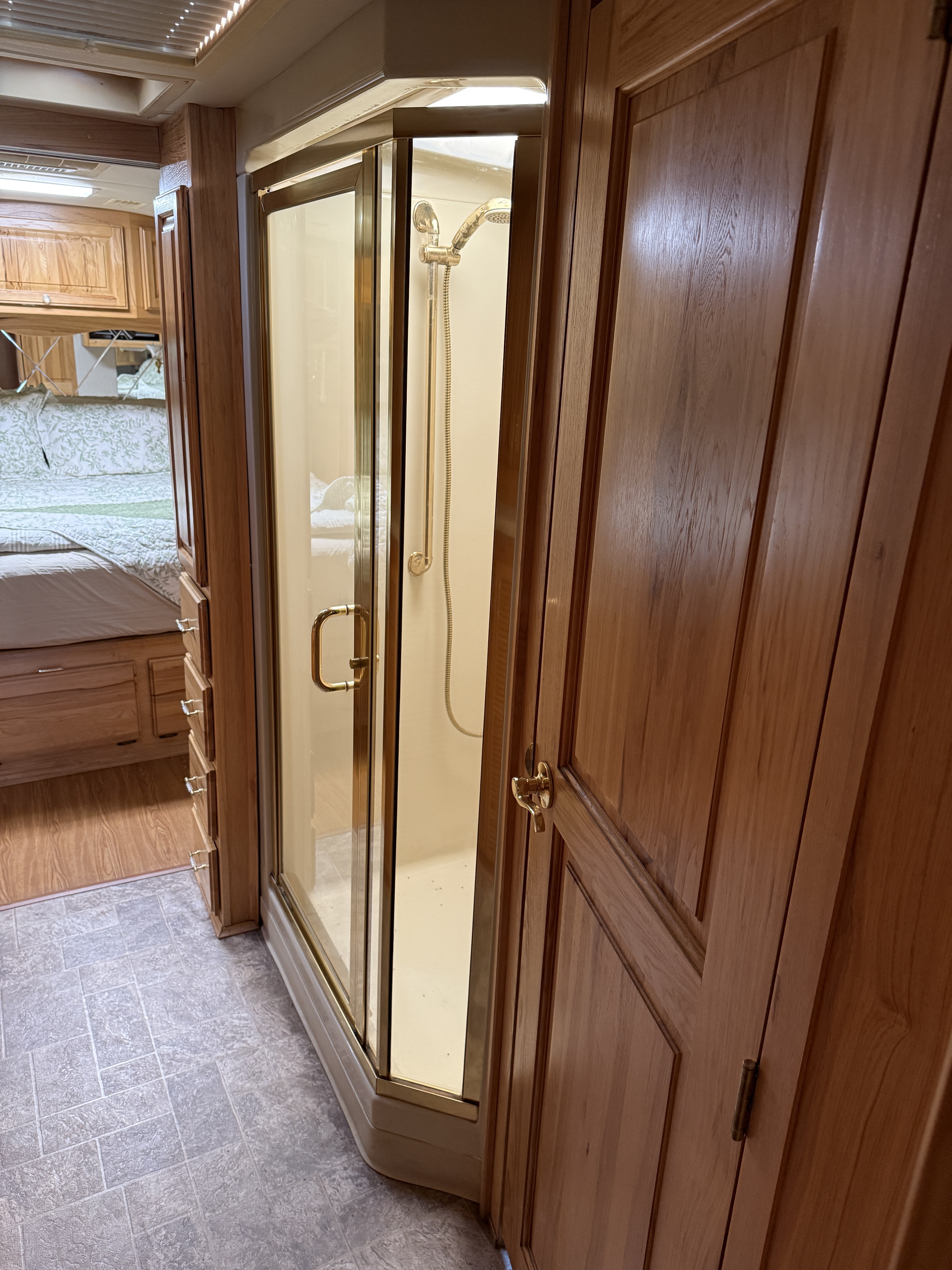 2002 AIRSTREAM Land Yacht XL396 - view 20 of 39