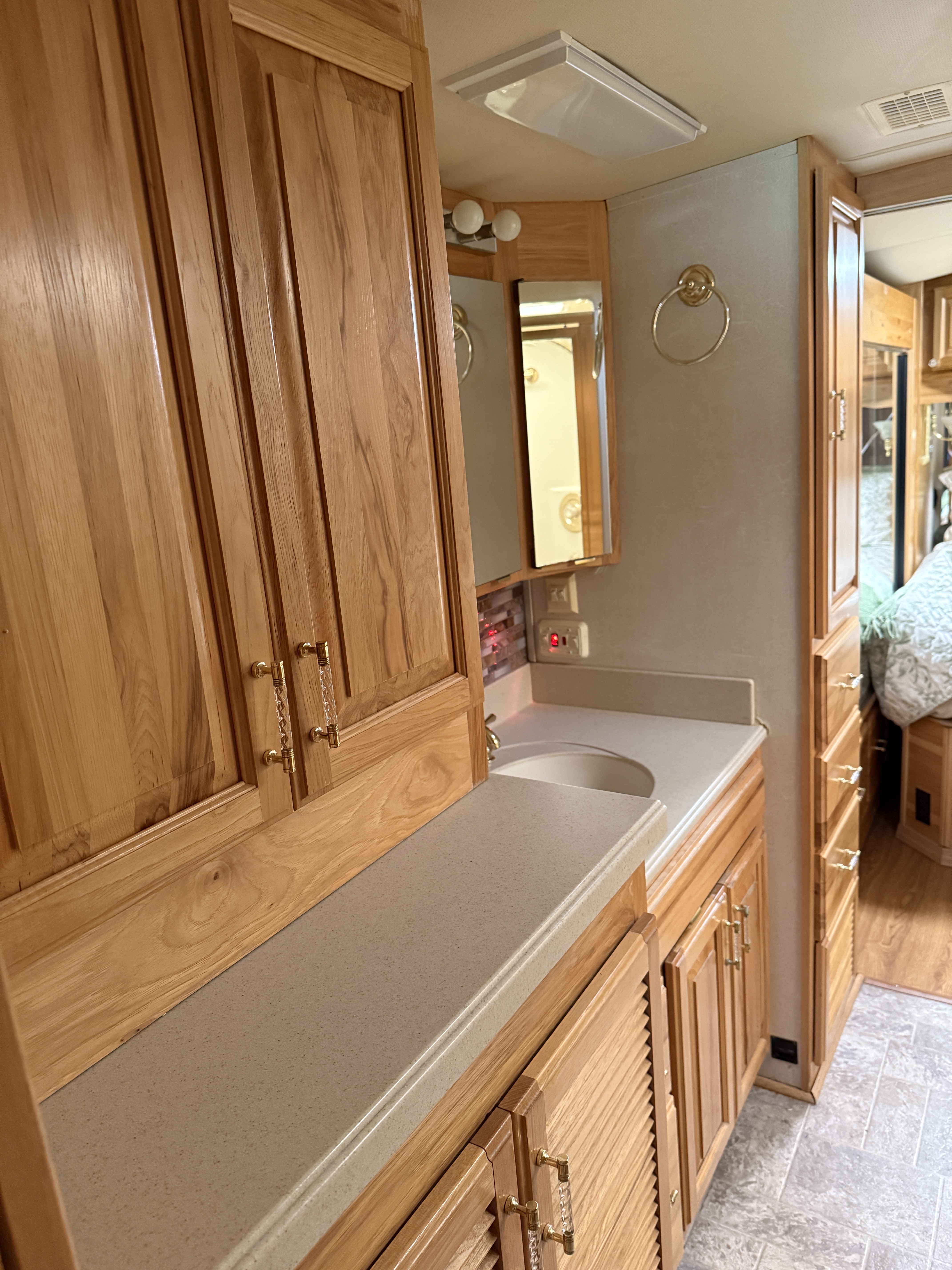 2002 AIRSTREAM Land Yacht XL396 - Image 21