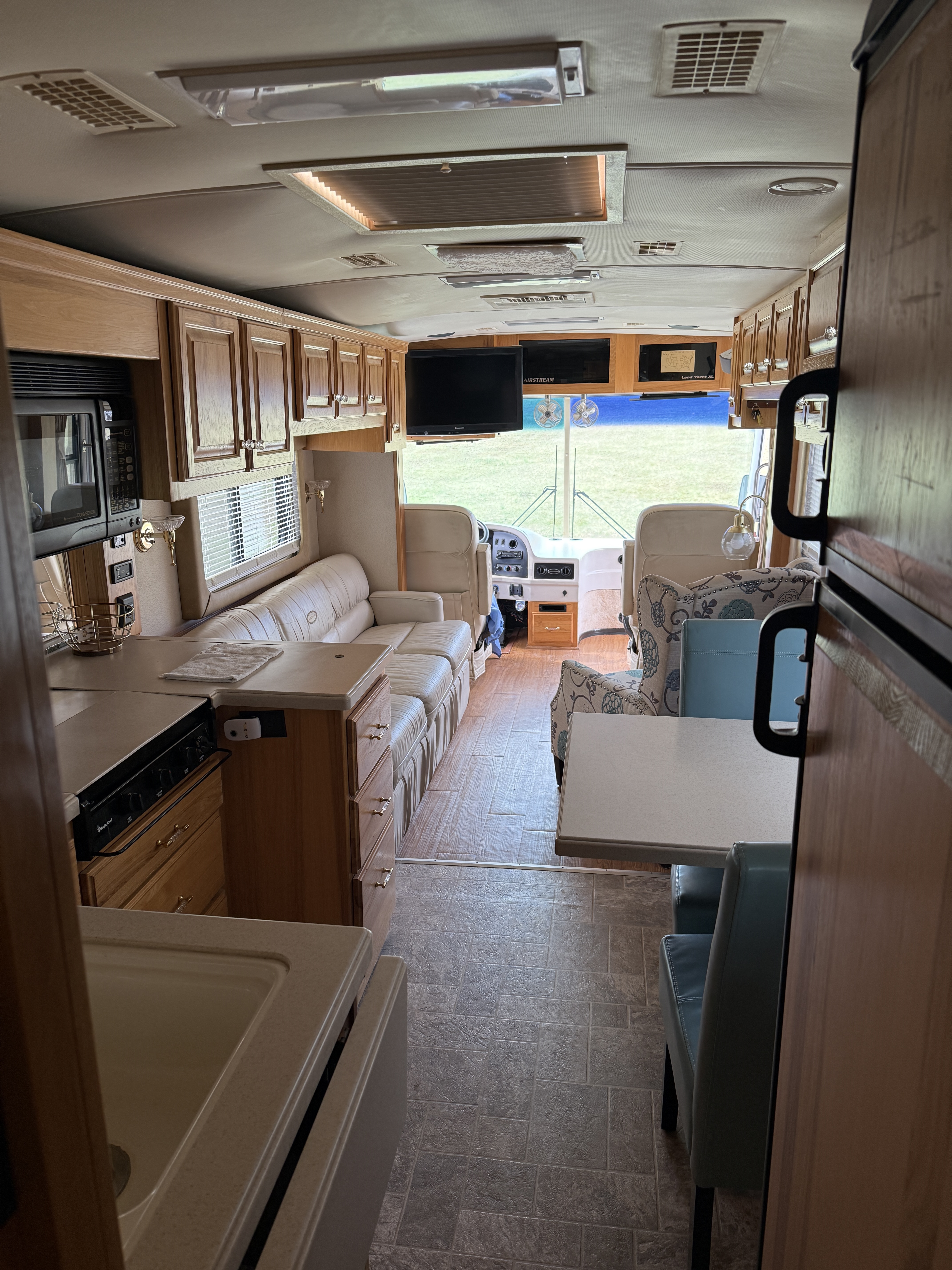 2002 AIRSTREAM Land Yacht XL396 - Image 26