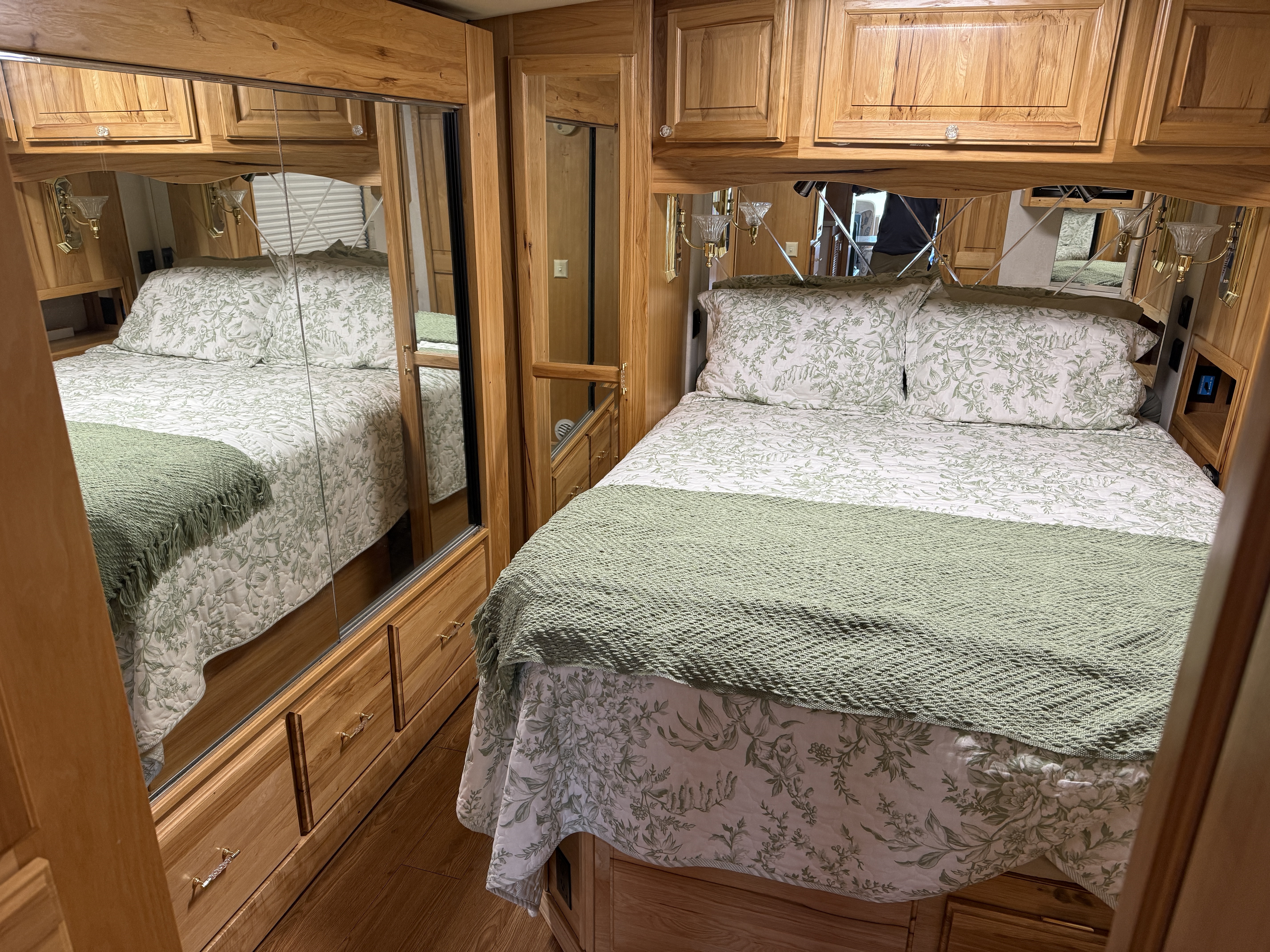 2002 AIRSTREAM Land Yacht XL396 - Image 28