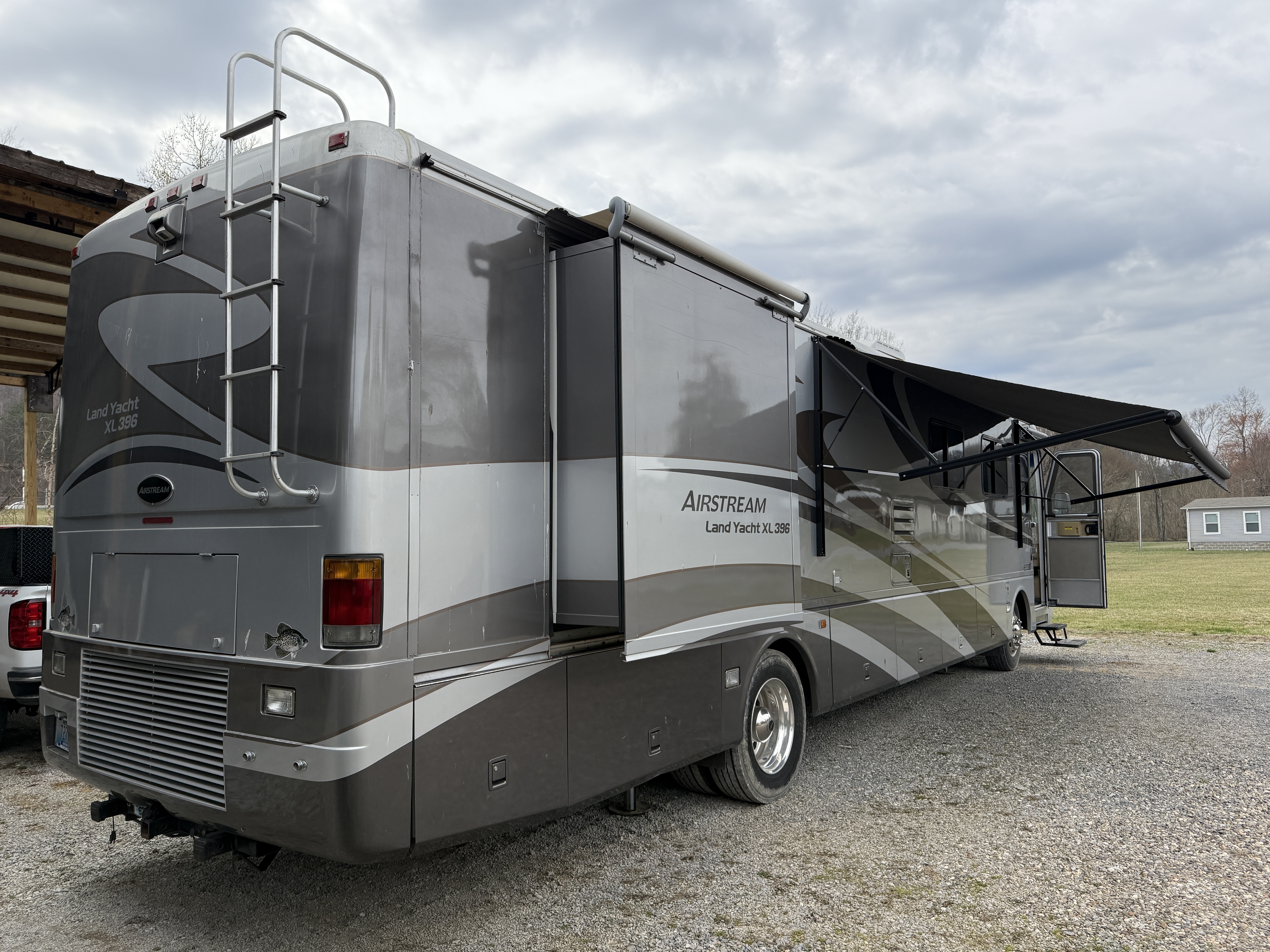 2002 AIRSTREAM Land Yacht XL396 - view 4 of 39