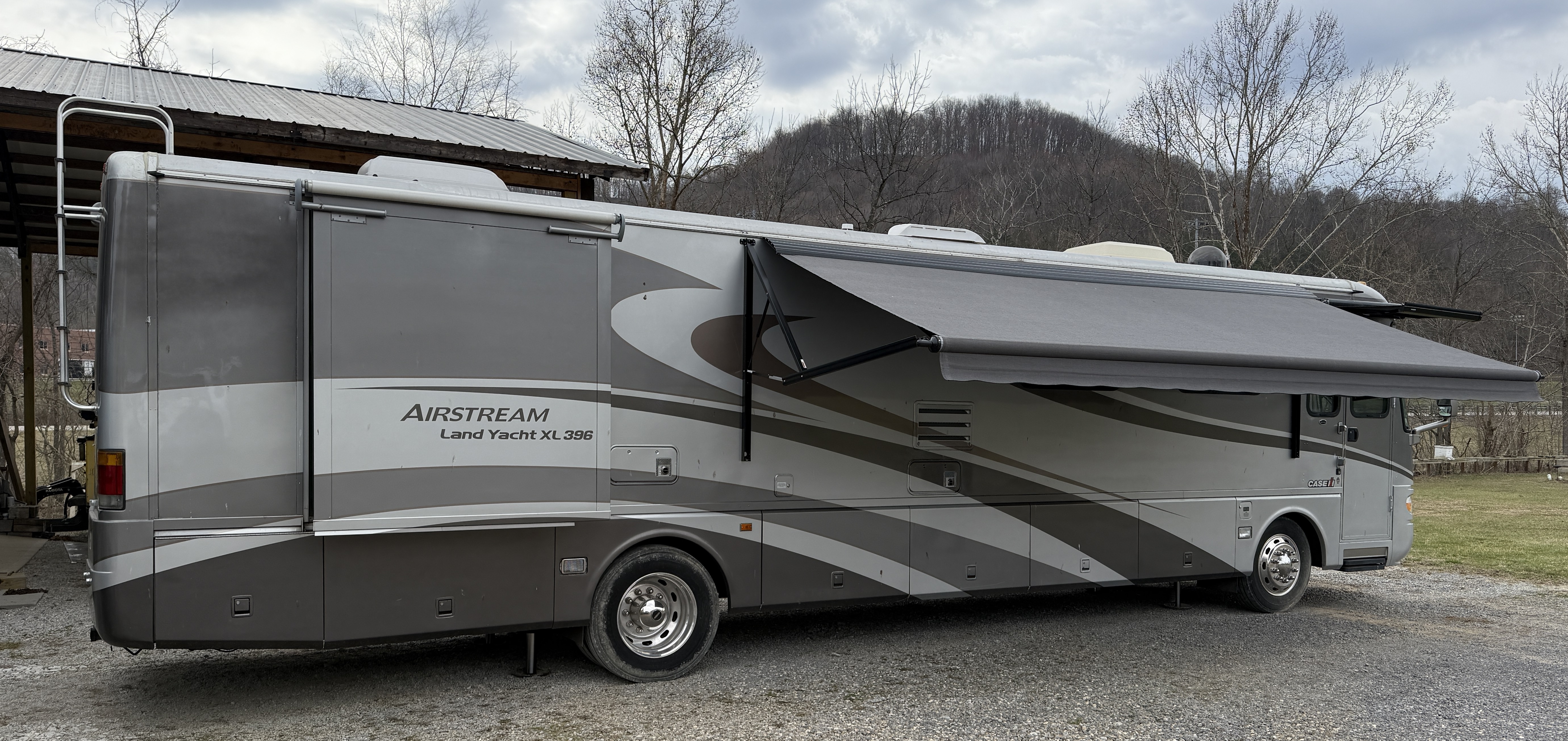 2002 AIRSTREAM Land Yacht XL396 - view 5 of 39