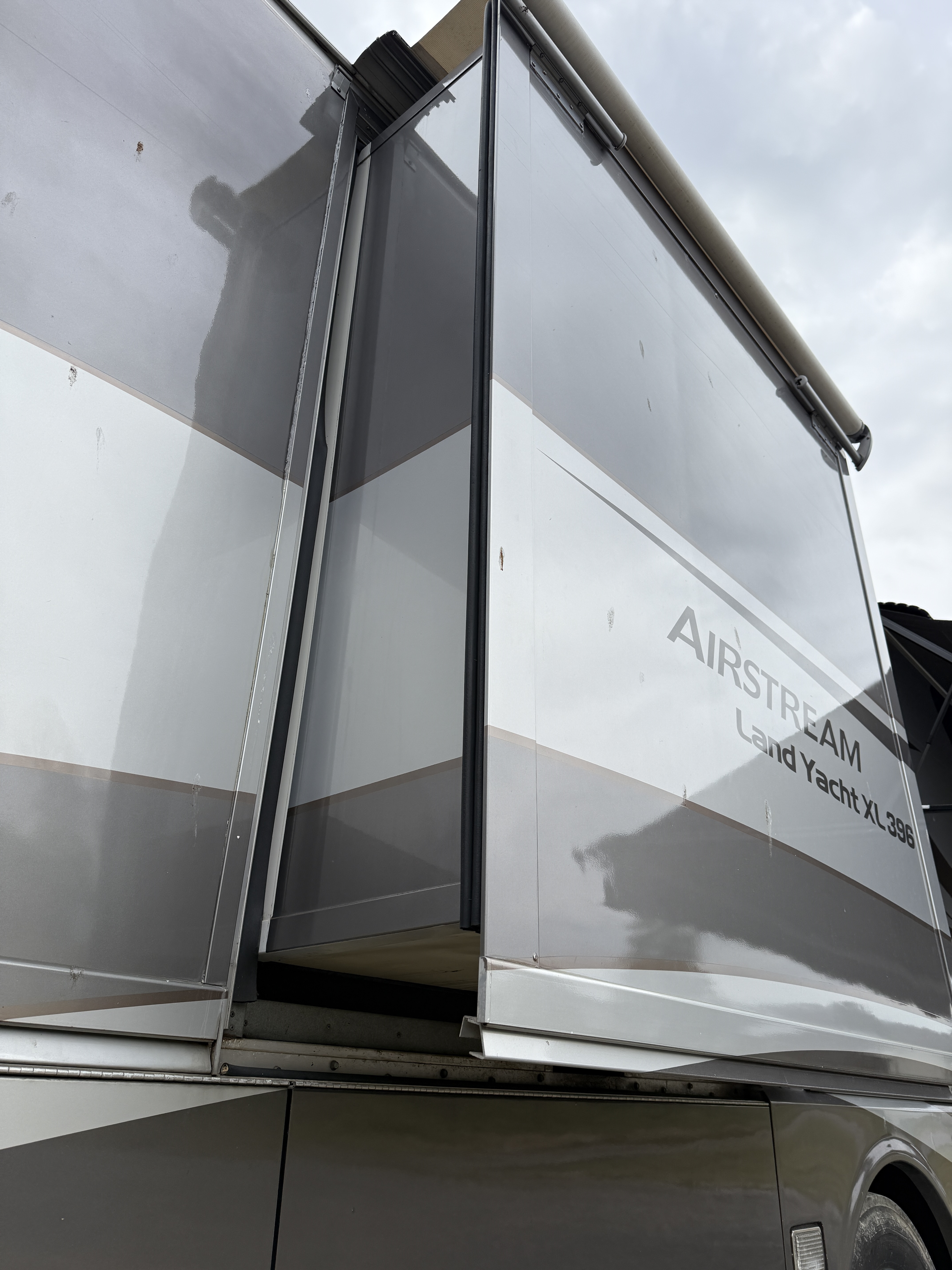 2002 AIRSTREAM Land Yacht XL396 - Image 31