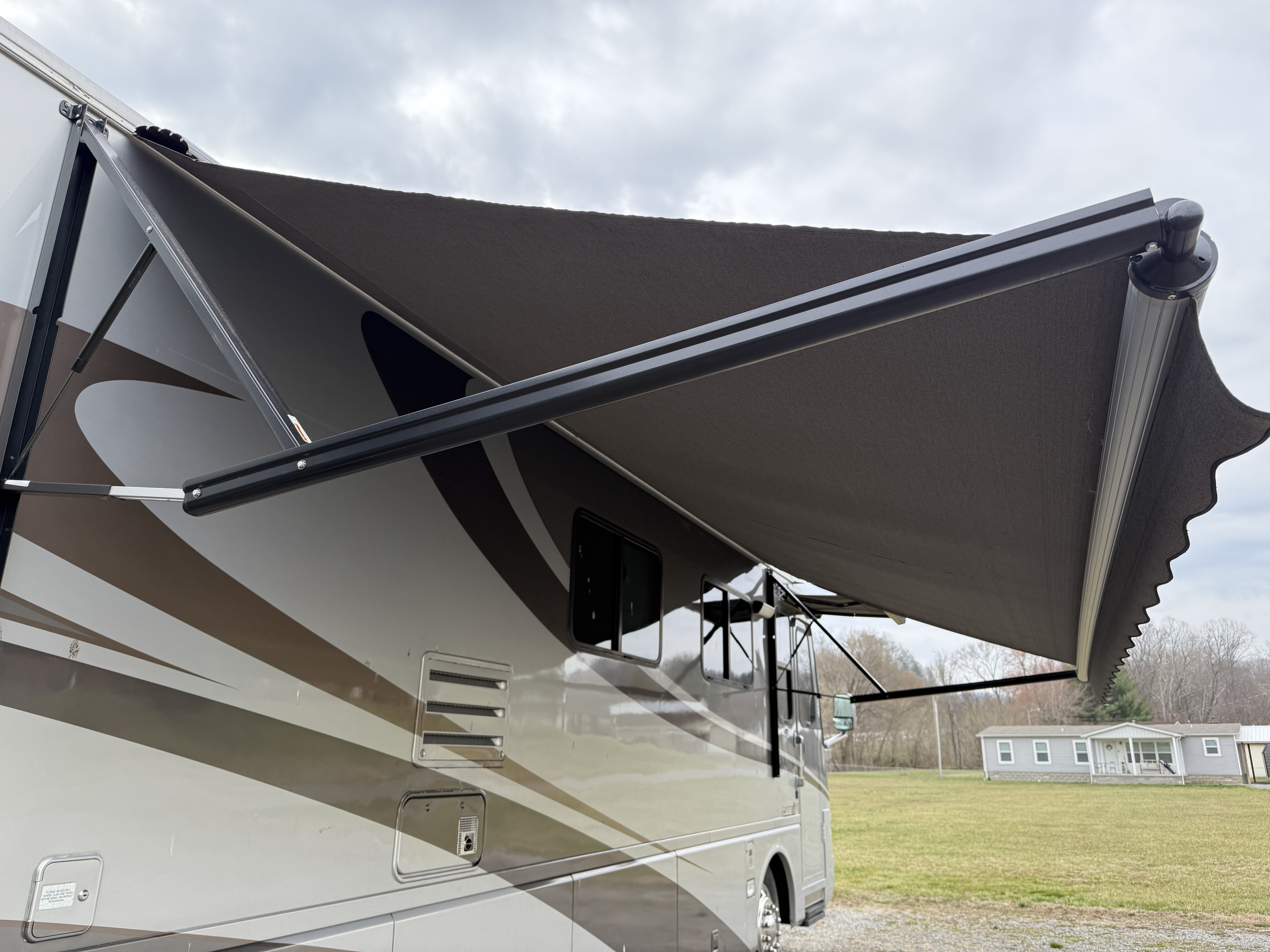 2002 AIRSTREAM Land Yacht XL396 - Image 32