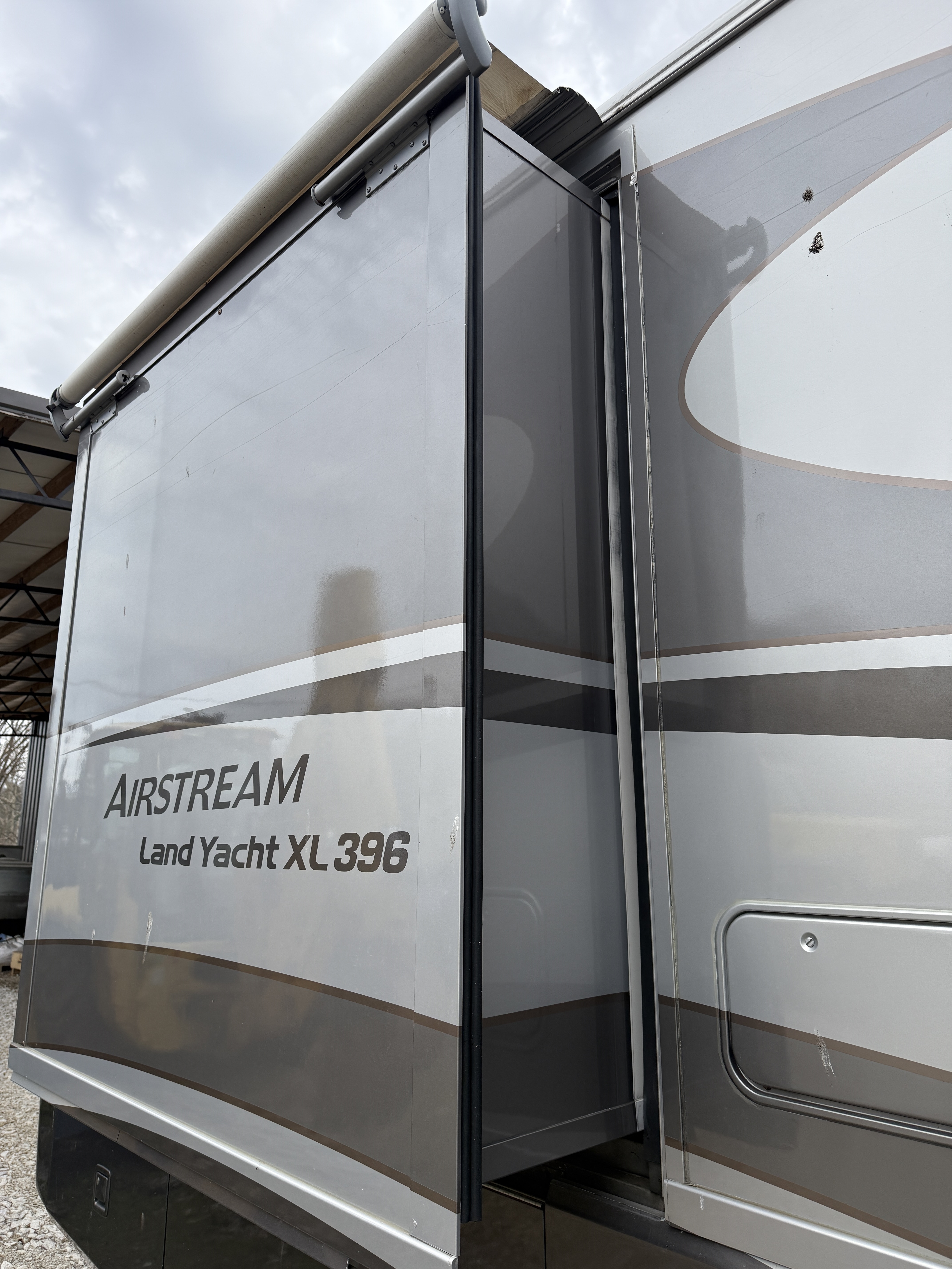 2002 AIRSTREAM Land Yacht XL396 - Image 33