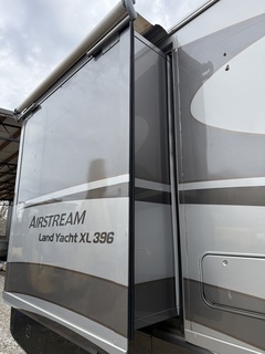 2002 AIRSTREAM Land Yacht XL396 - Image 33