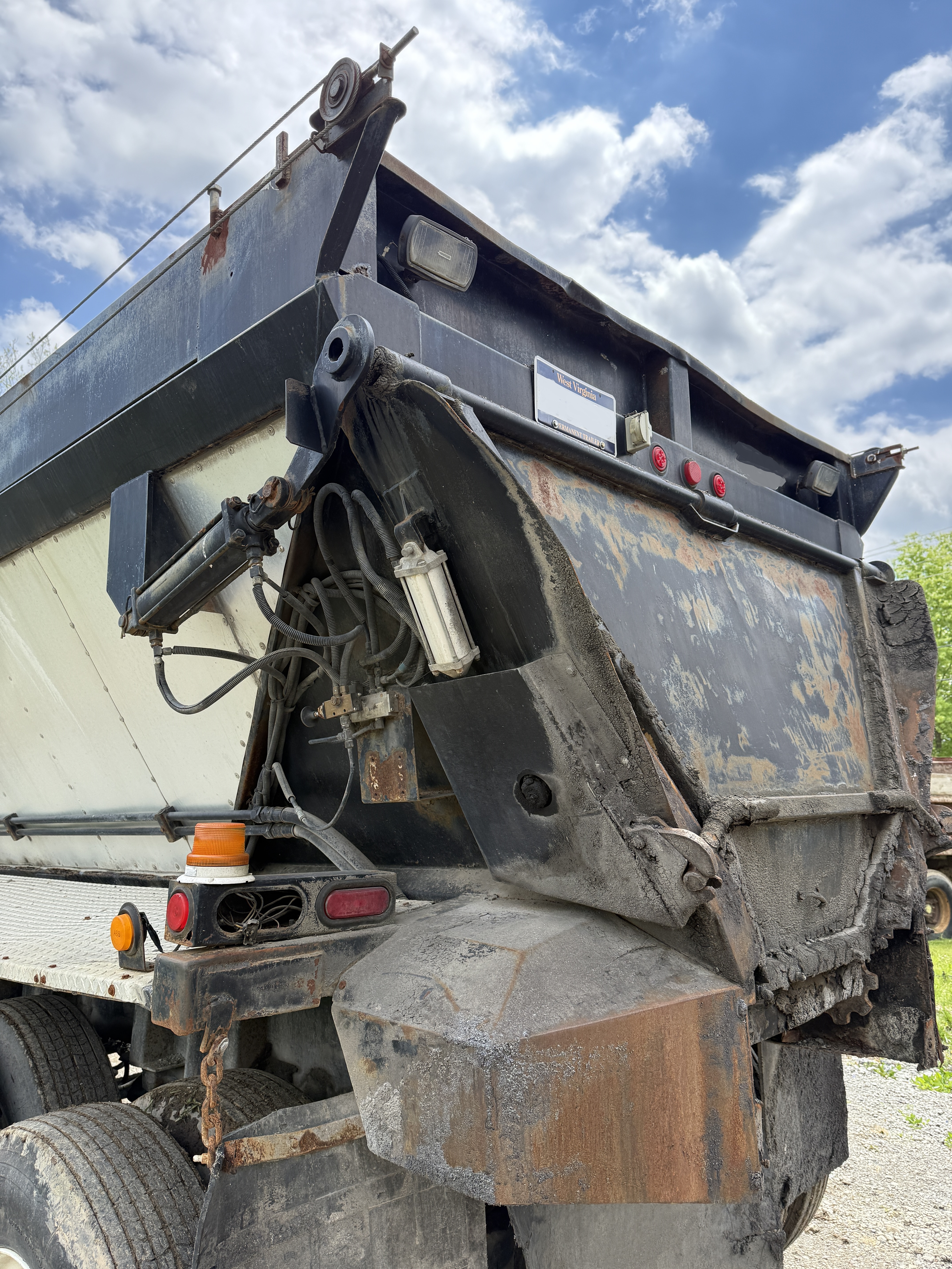 2002 RED RIVER LB334 - Image 12