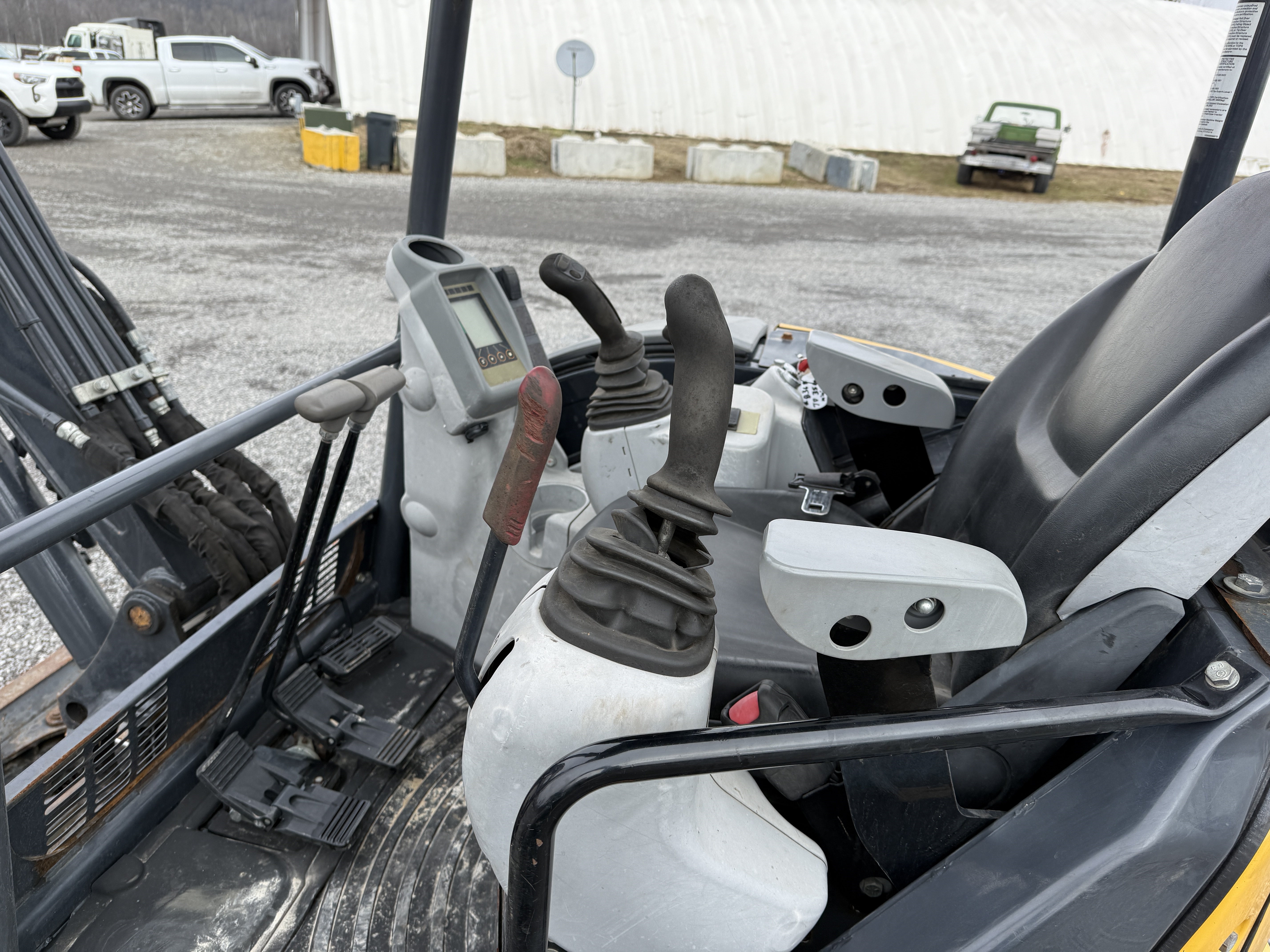 2021 DEERE 35G - Image 25