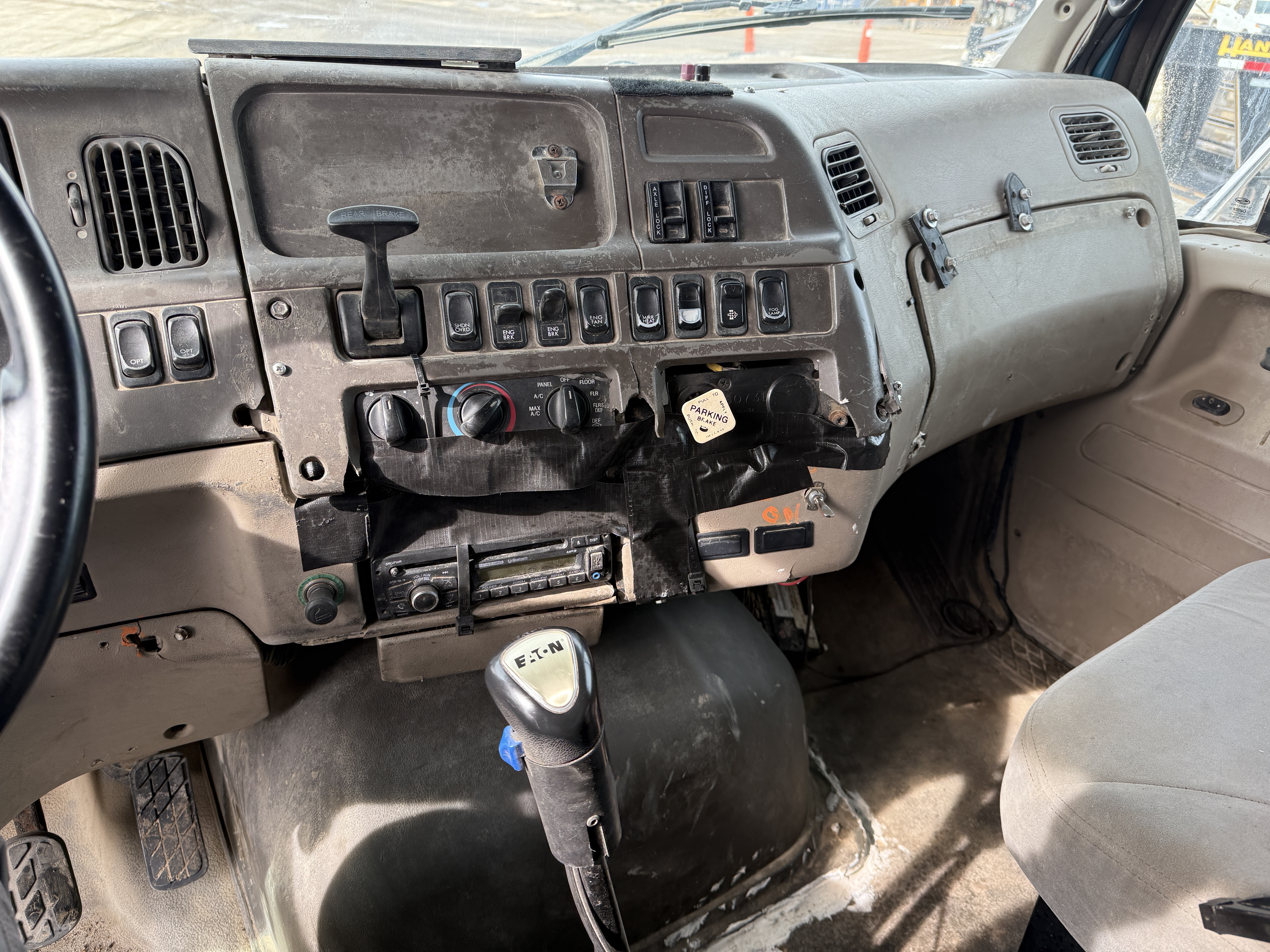 2008 STERLING LT9500 - Image 32