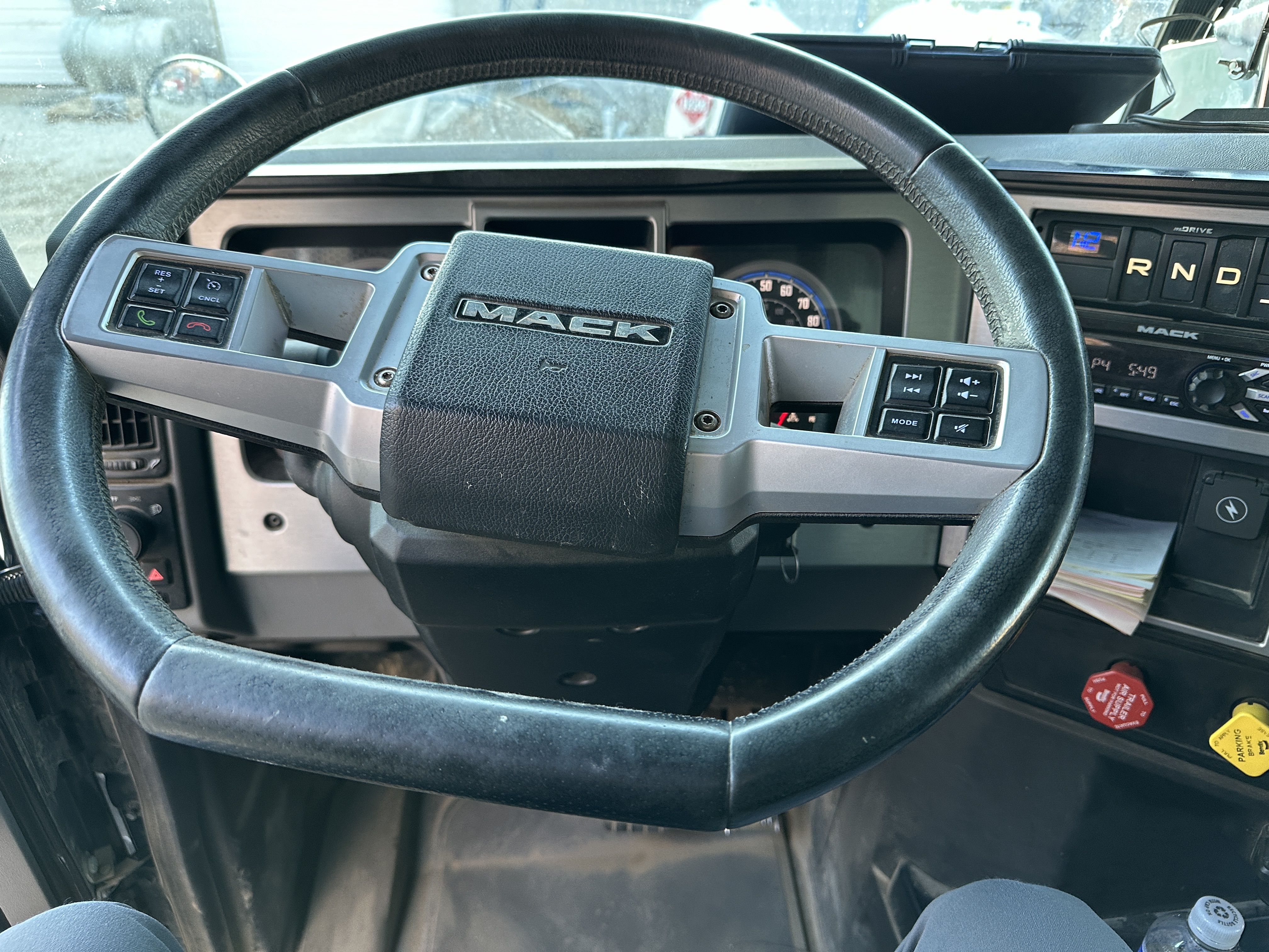 2021 MACK GR64F - view 8 of 22