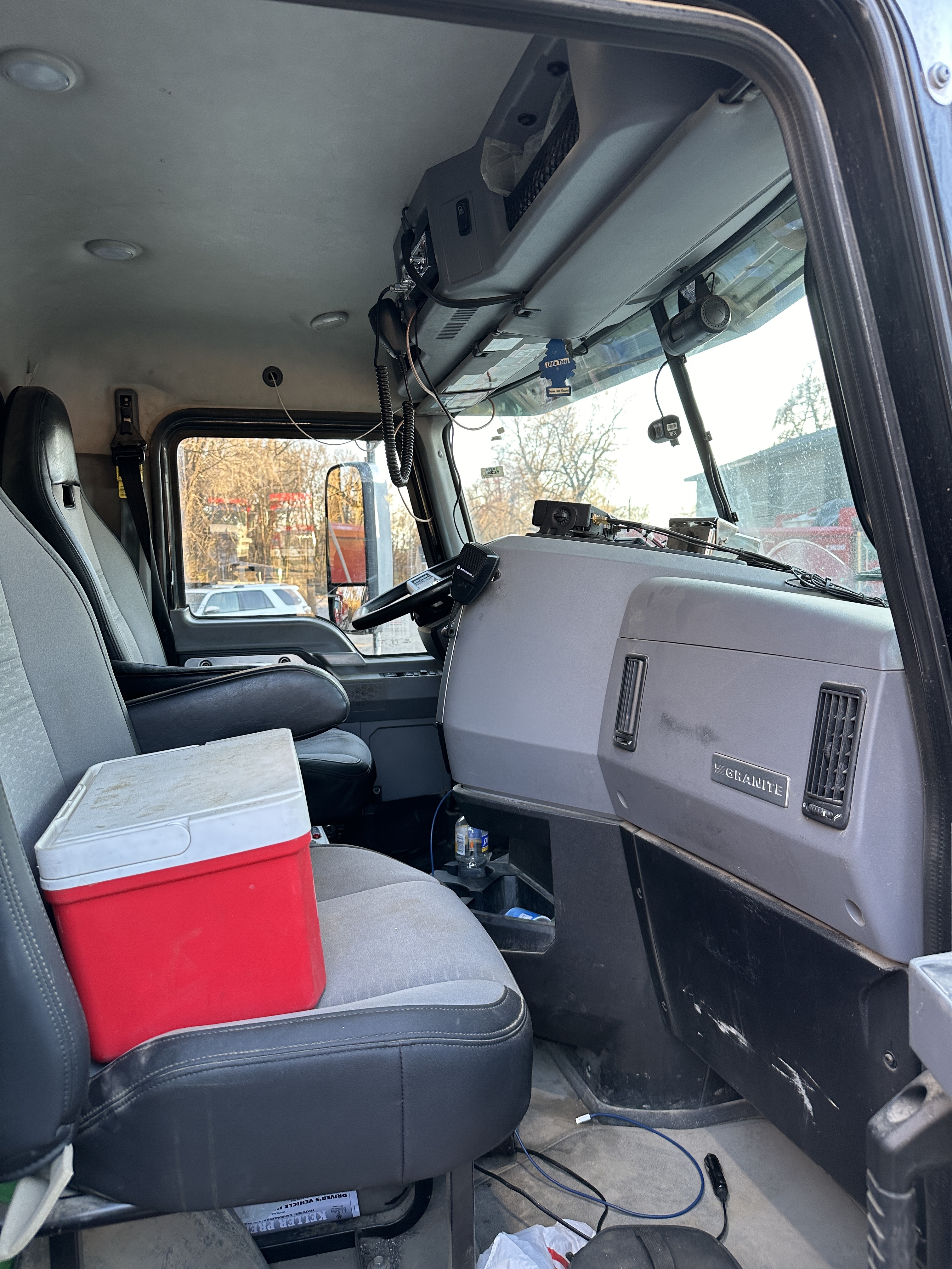 2021 MACK GR64F - view 12 of 22