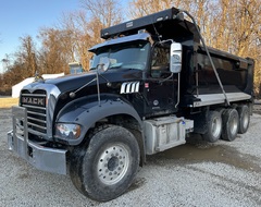 2021 MACK GR64F - Image 1