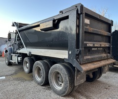2021 MACK GR64F - Image 2