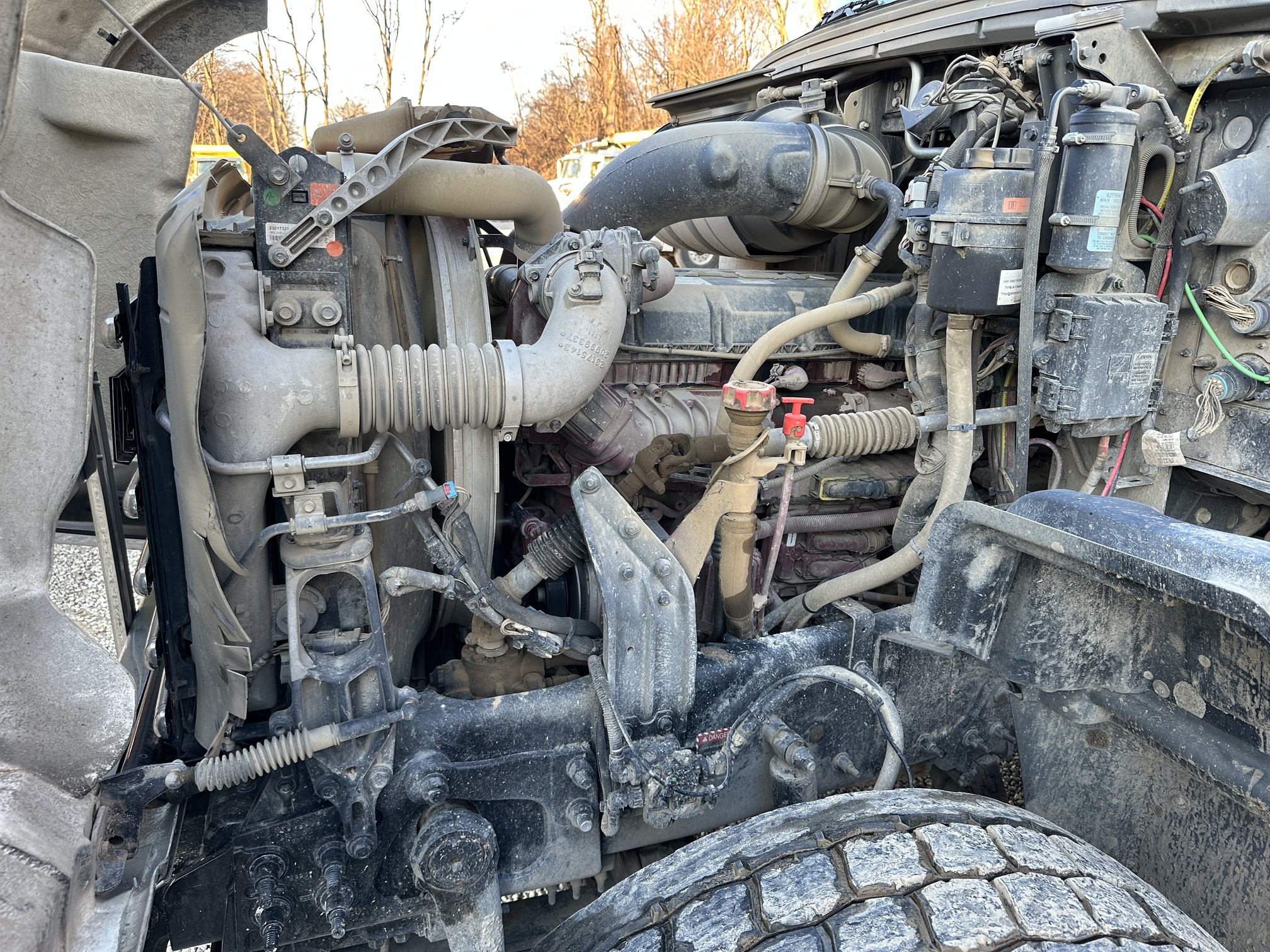 2021 MACK GR64F - Image 20