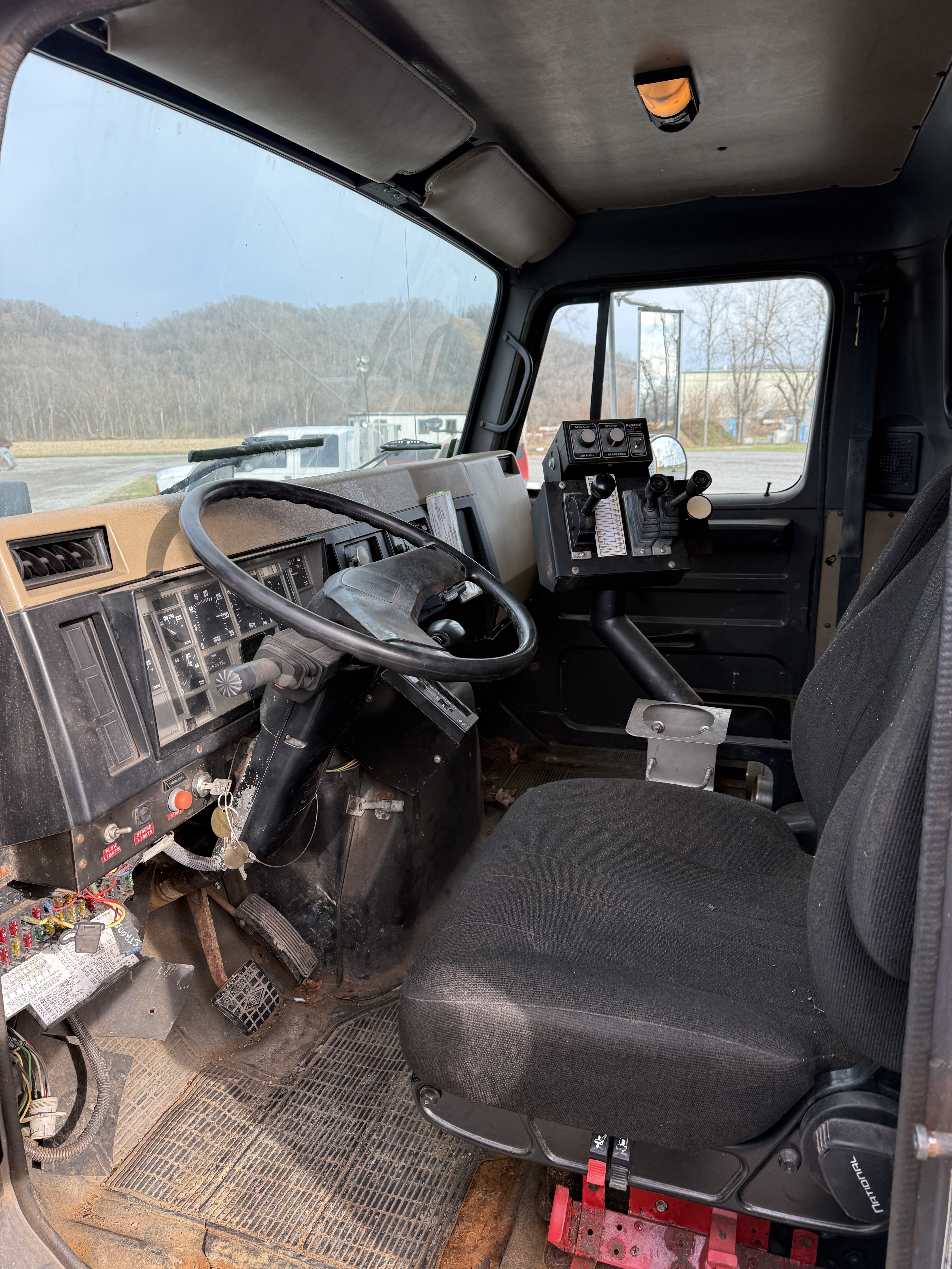 1995 INTERNATIONAL 4700 - Image 29
