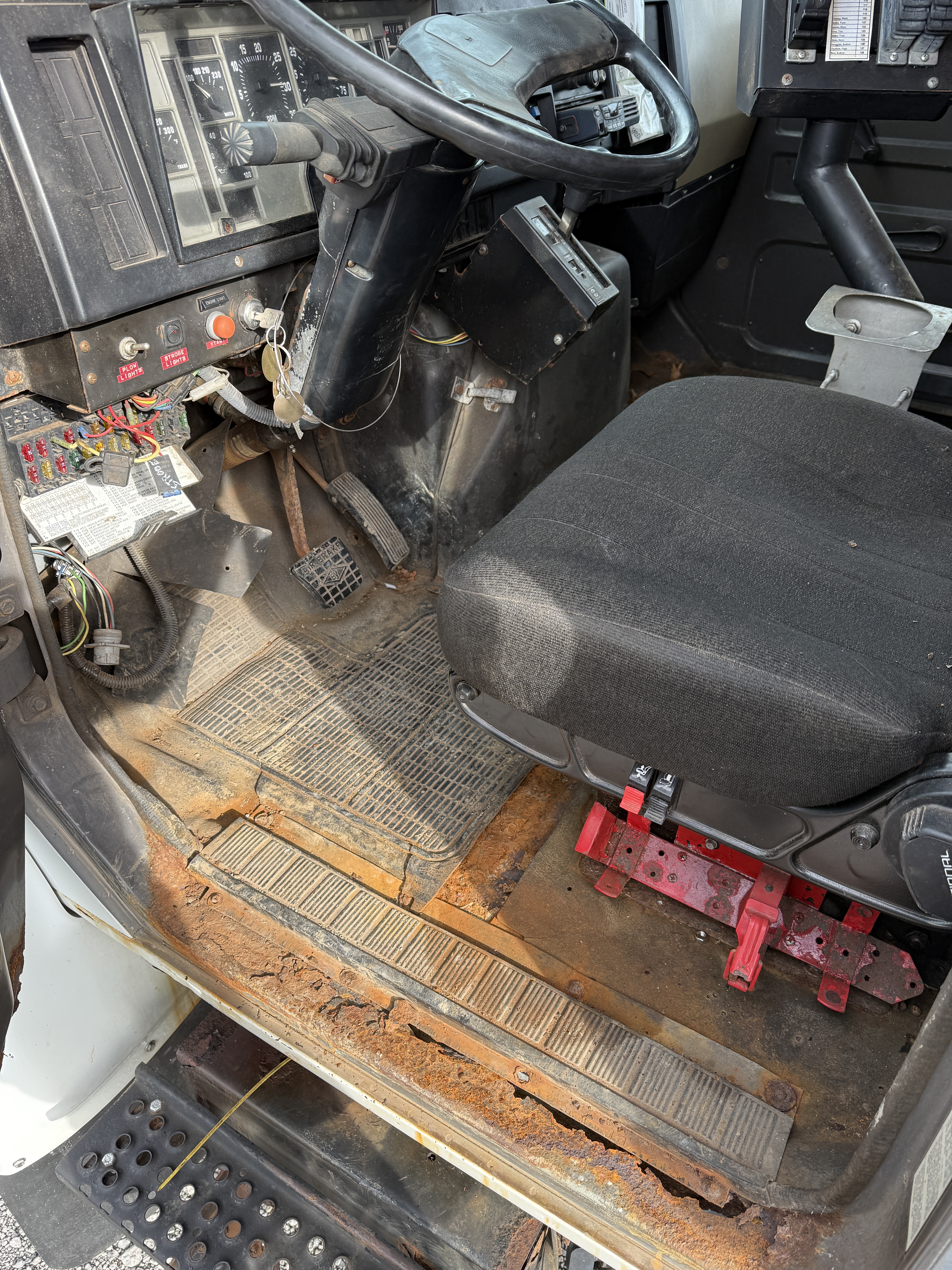 1995 INTERNATIONAL 4700 - Image 30