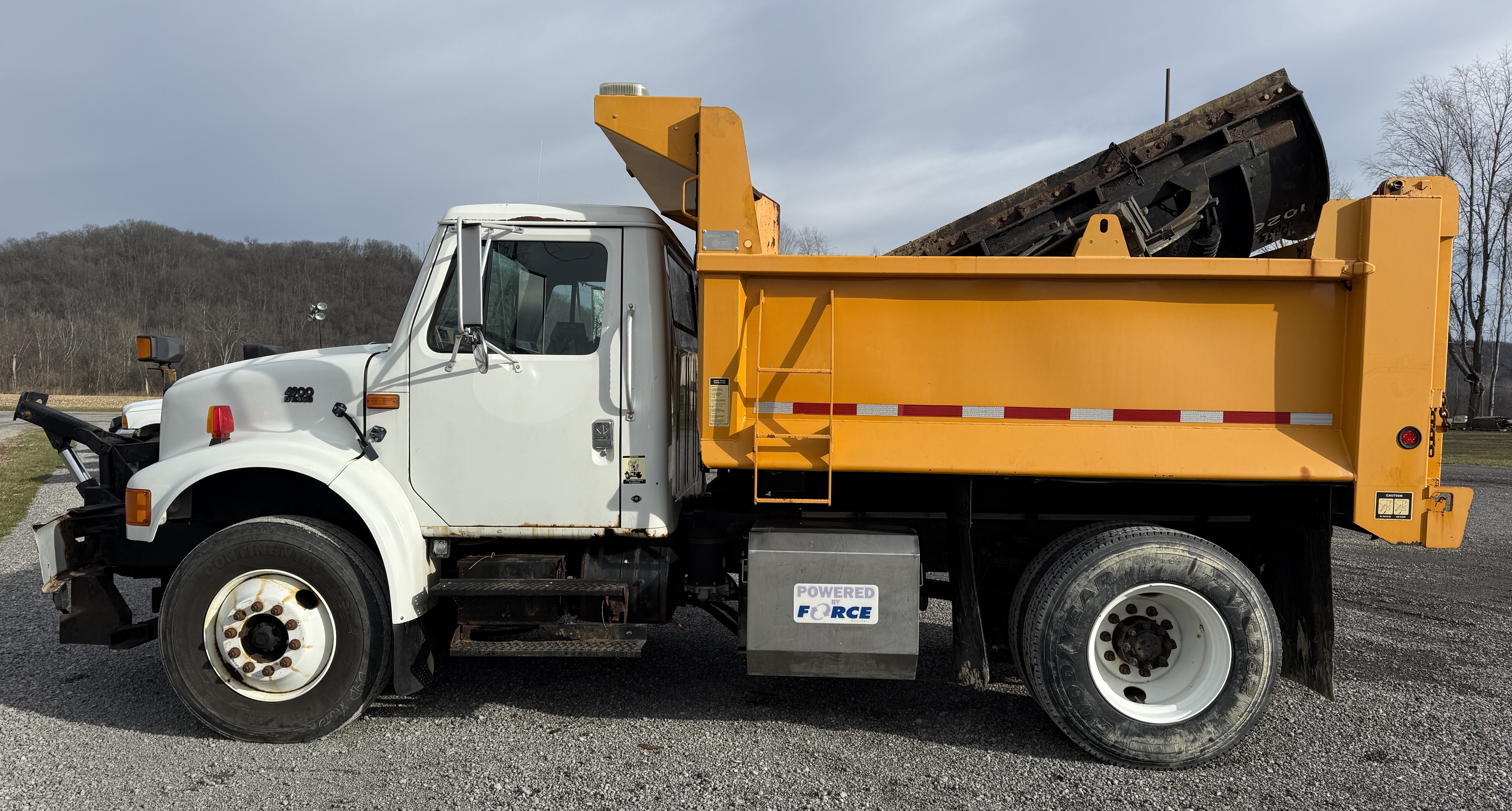 1995 INTERNATIONAL 4700 - Image 2