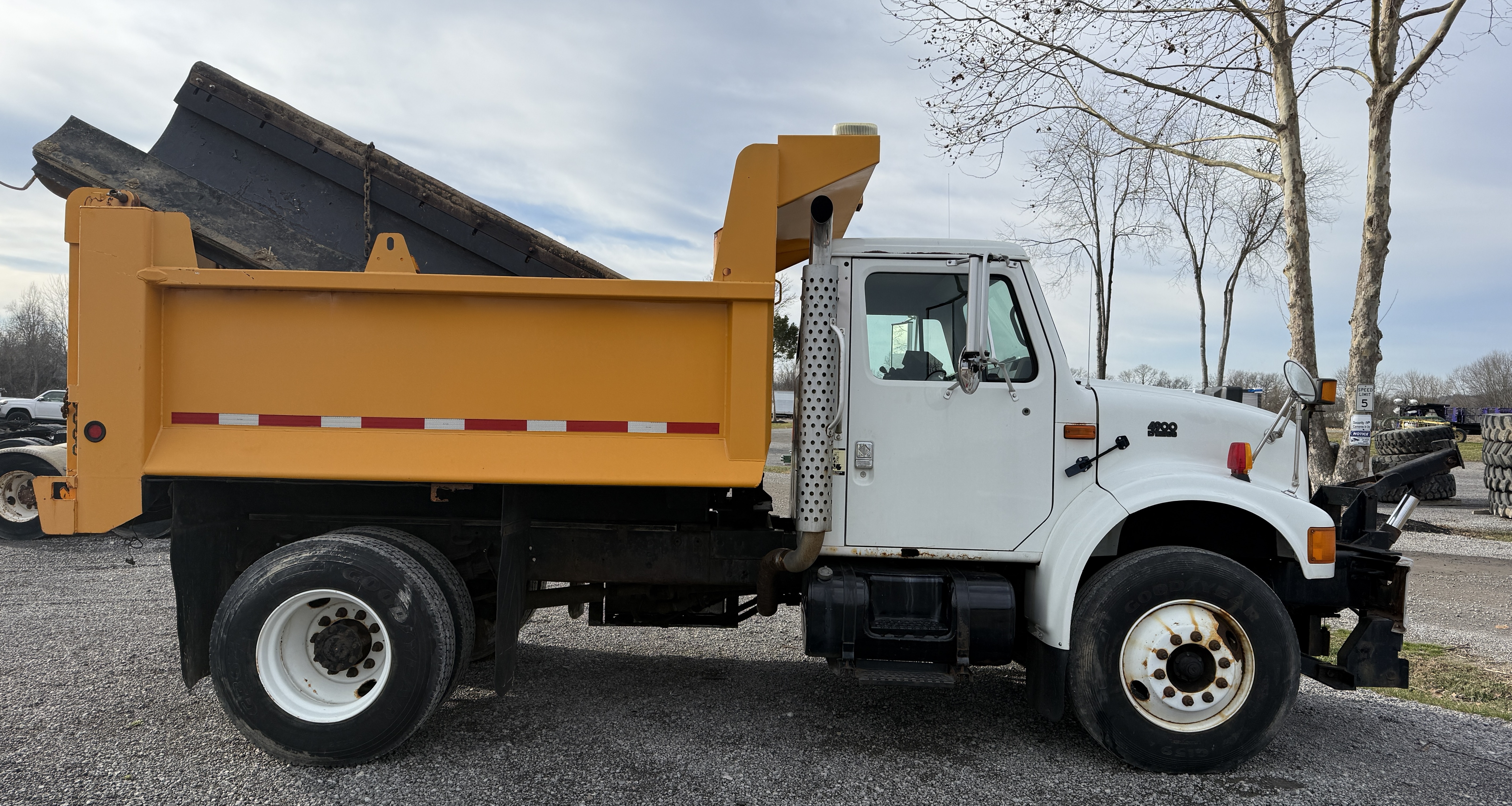 1995 INTERNATIONAL 4700 - view 8 of 35