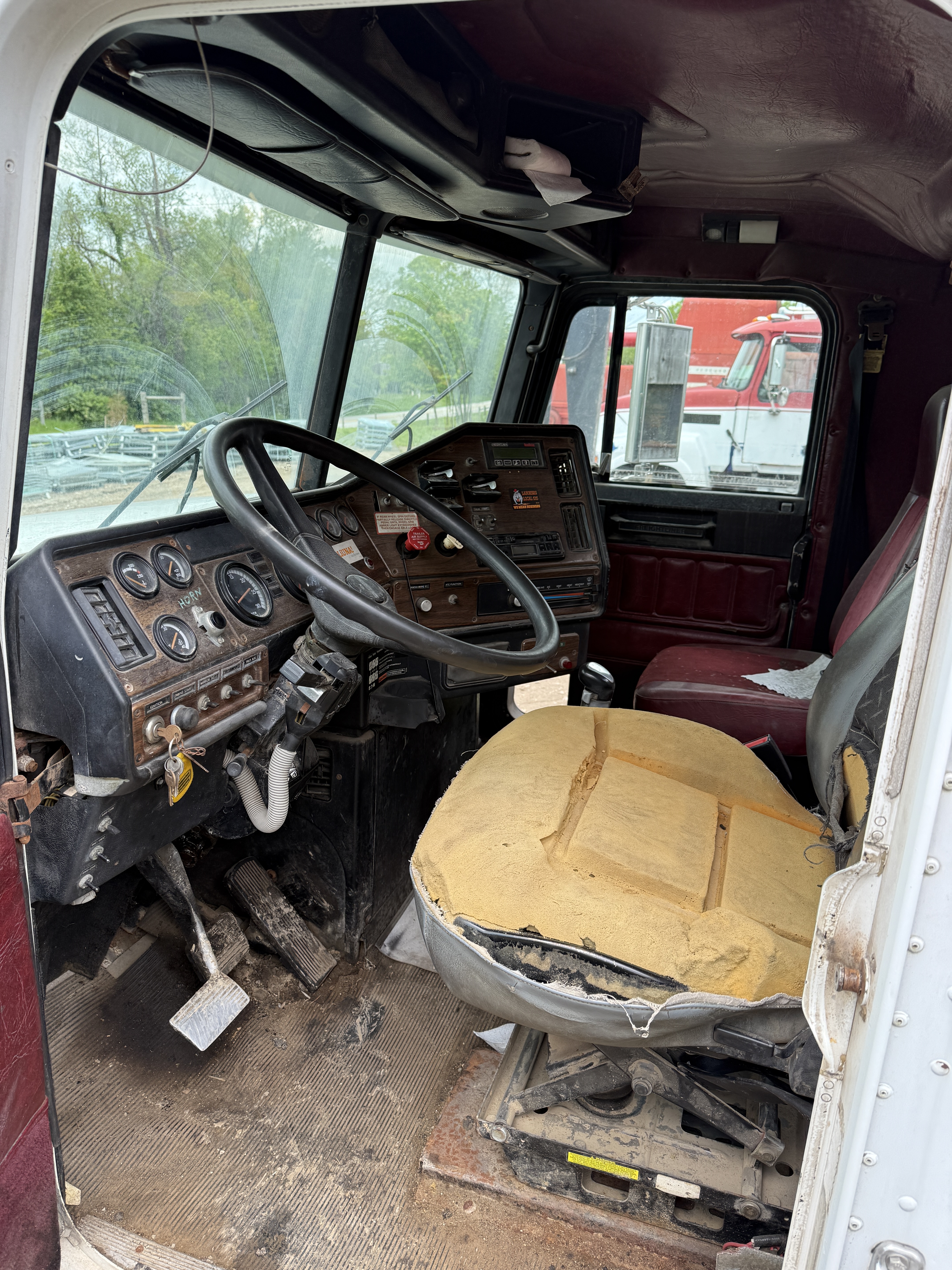 1995 FREIGHTLINER FLD112 - Image 9