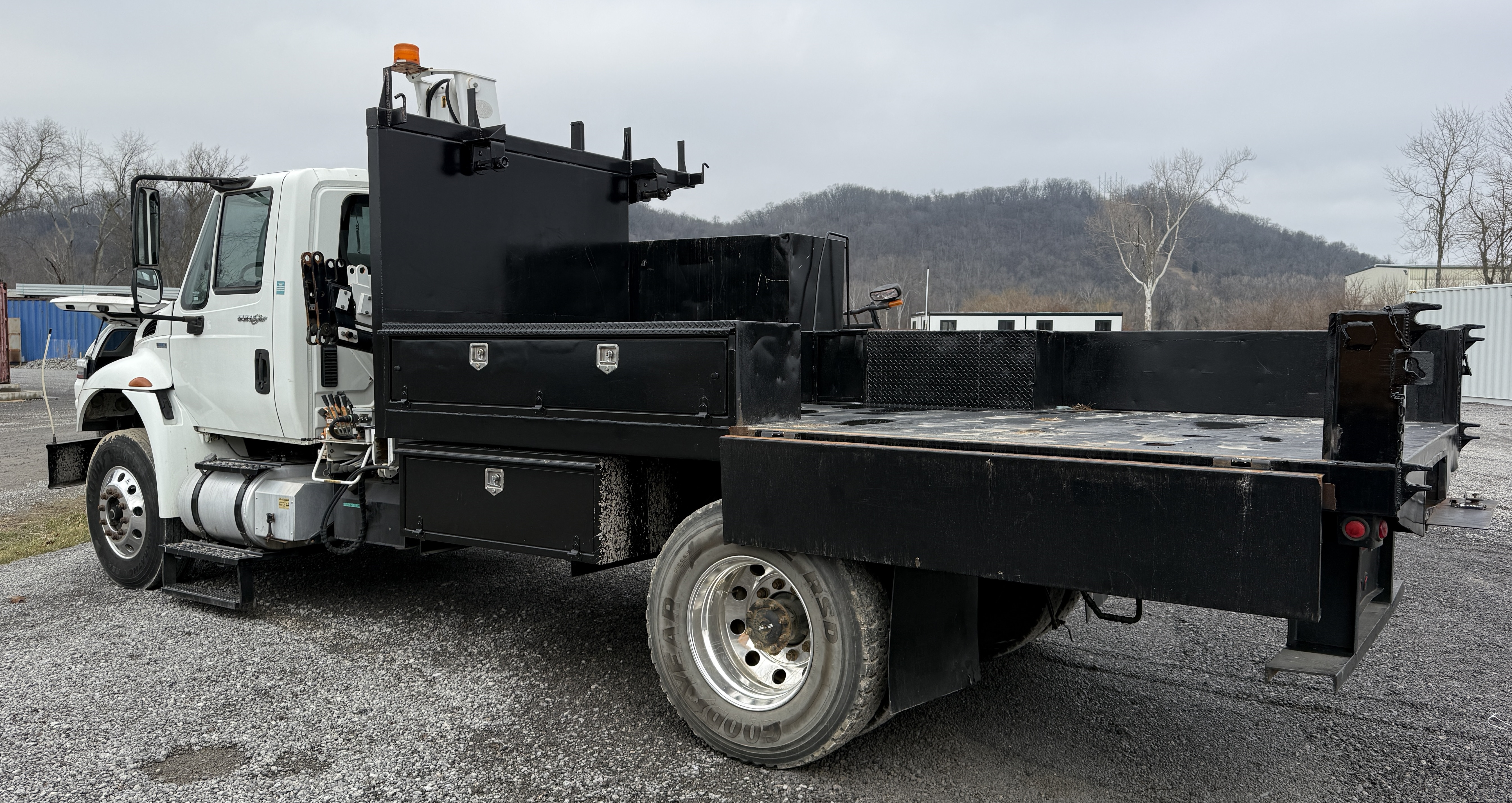 2010 IMT 5200 Series Model 780 - view 2 of 37