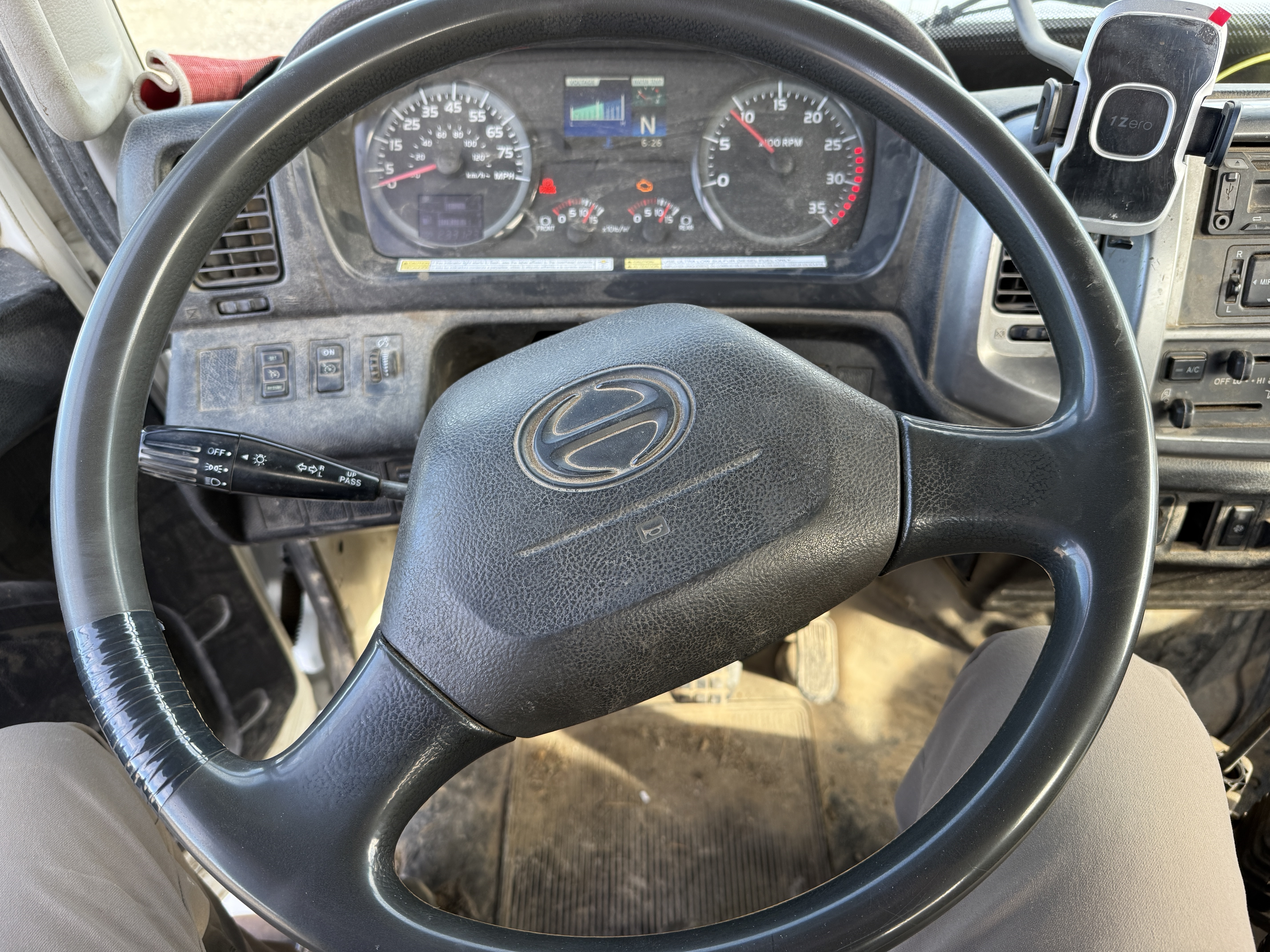 2019 HINO 268A - Image 30