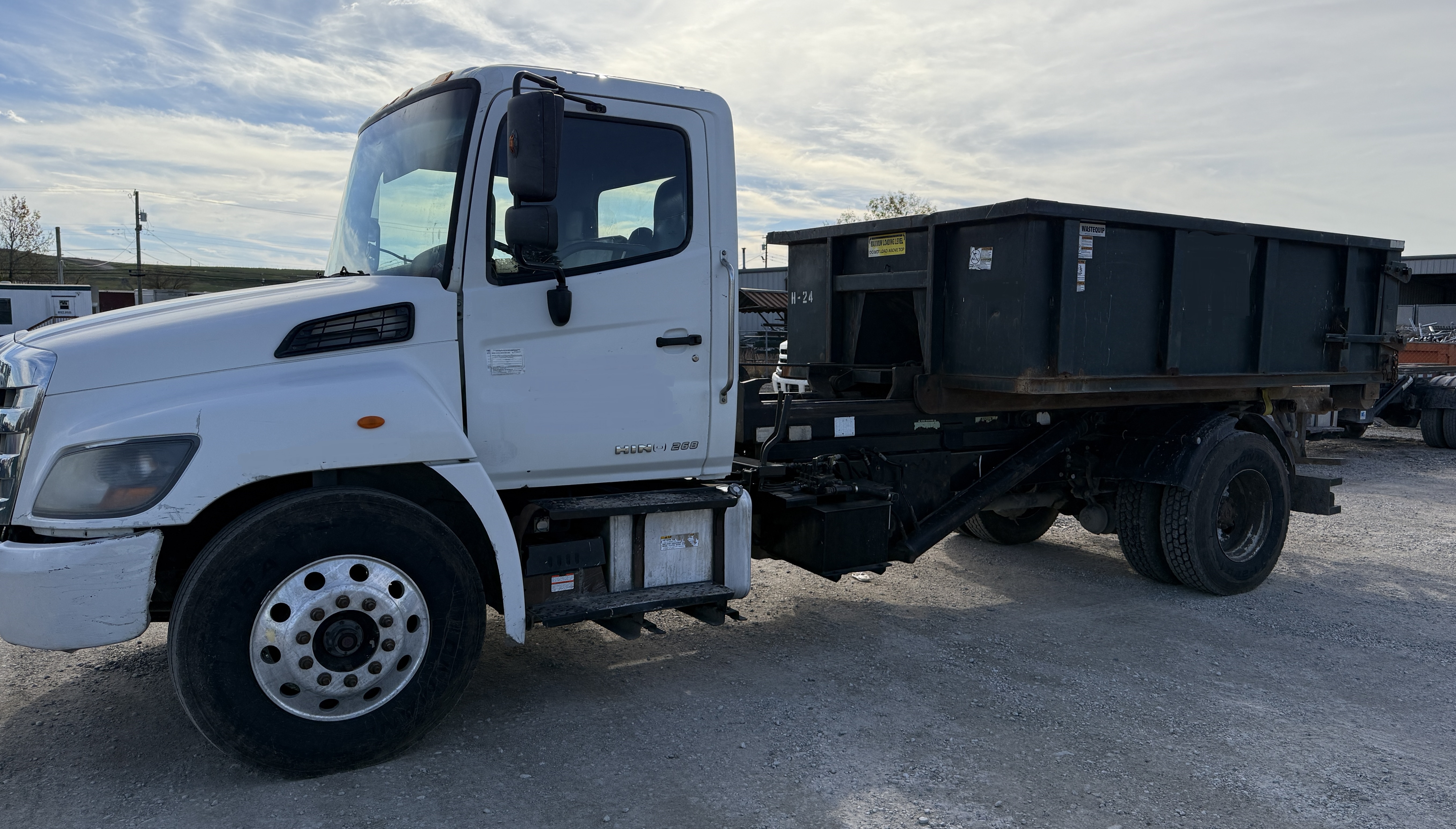 2019 HINO 268A - Image 2