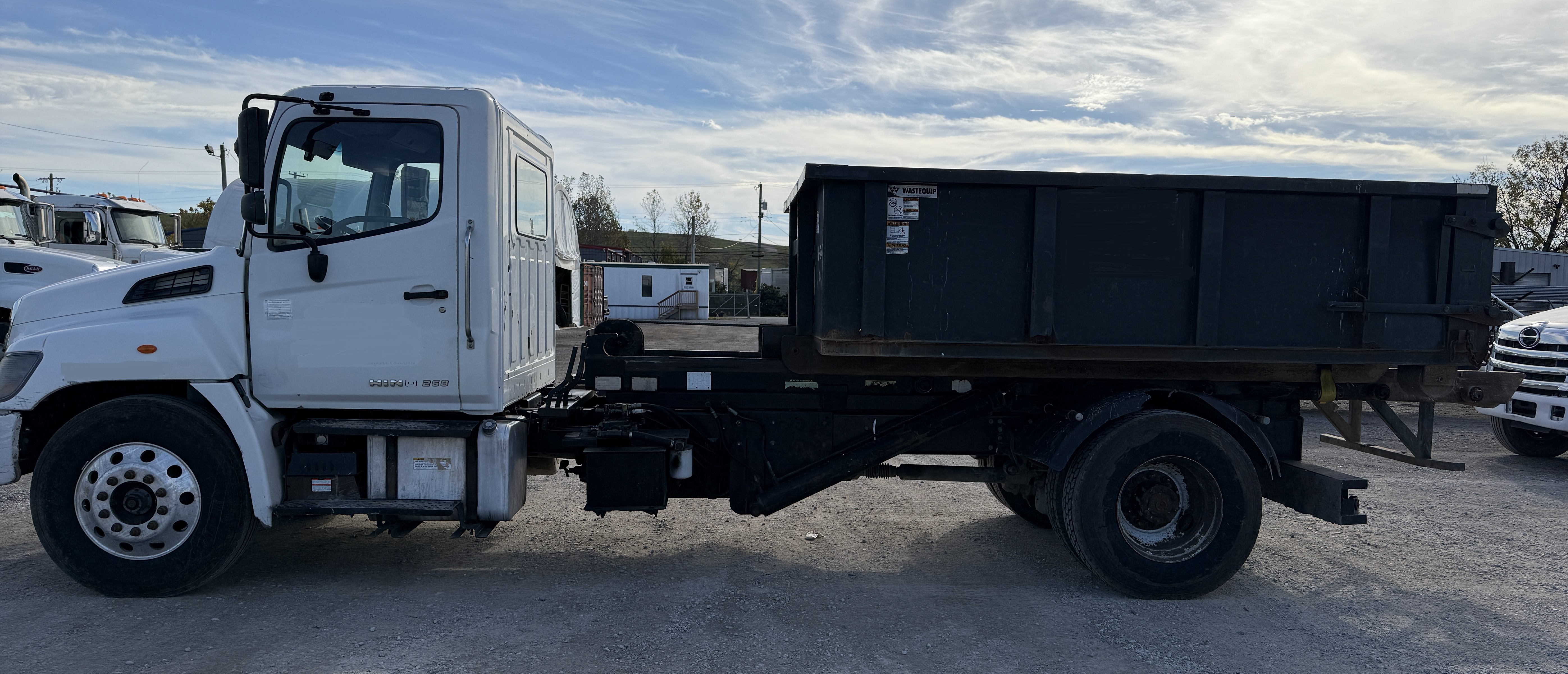 2019 HINO 268A - Image 3